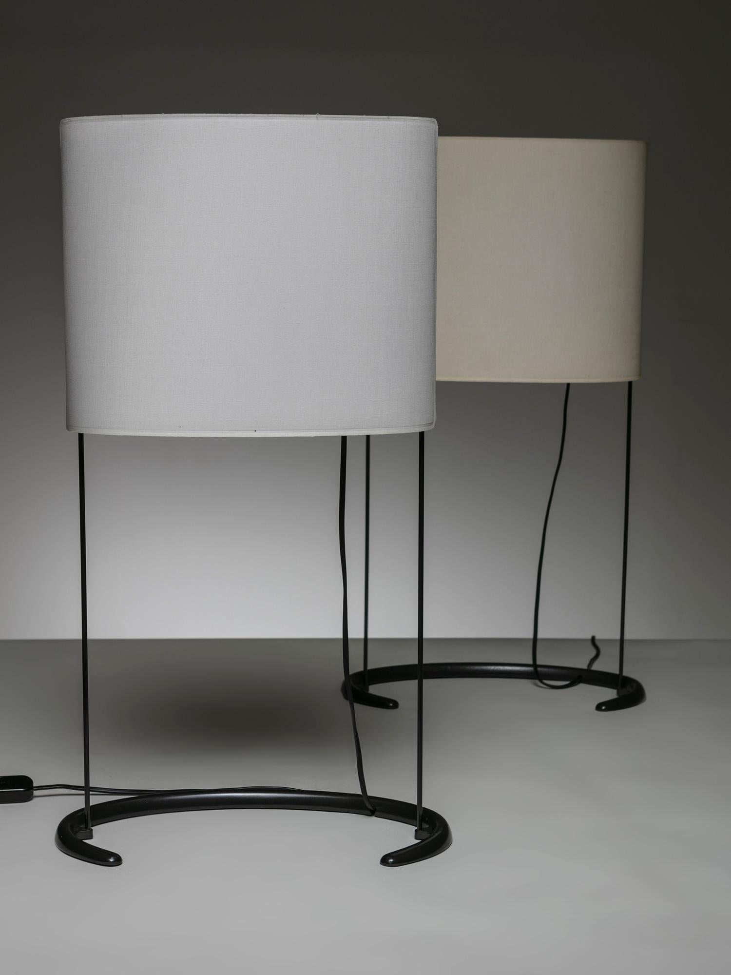 Italiano Coppia di lampade da tavolo minimaliste 