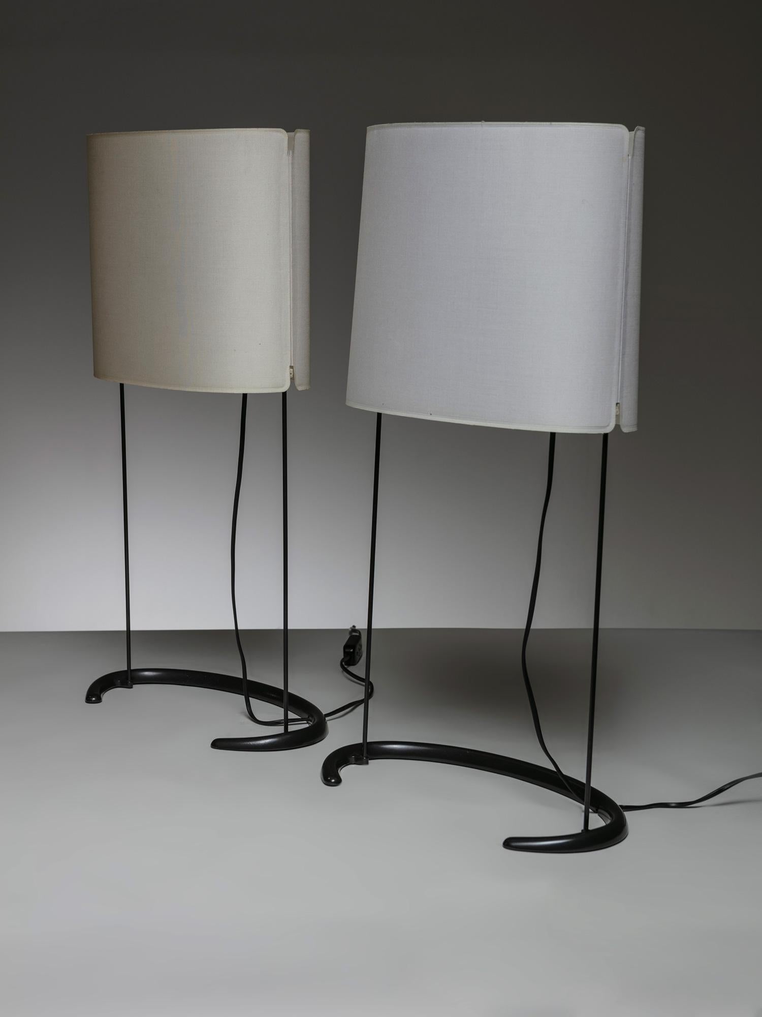 Coppia di lampade da tavolo minimaliste 