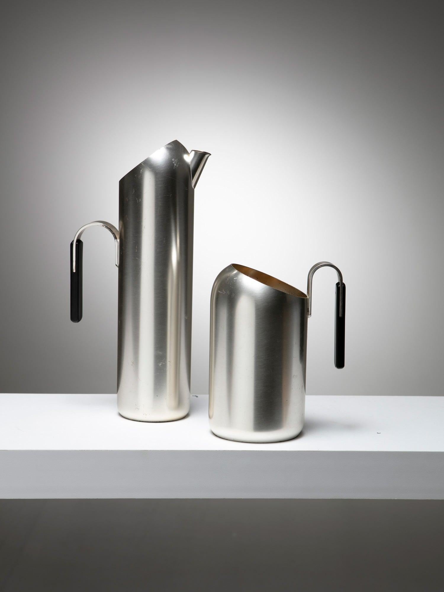 Set of Two Minimal Silver Plate Pitchers, Italy, 1960s In Good Condition For Sale In Milan, IT