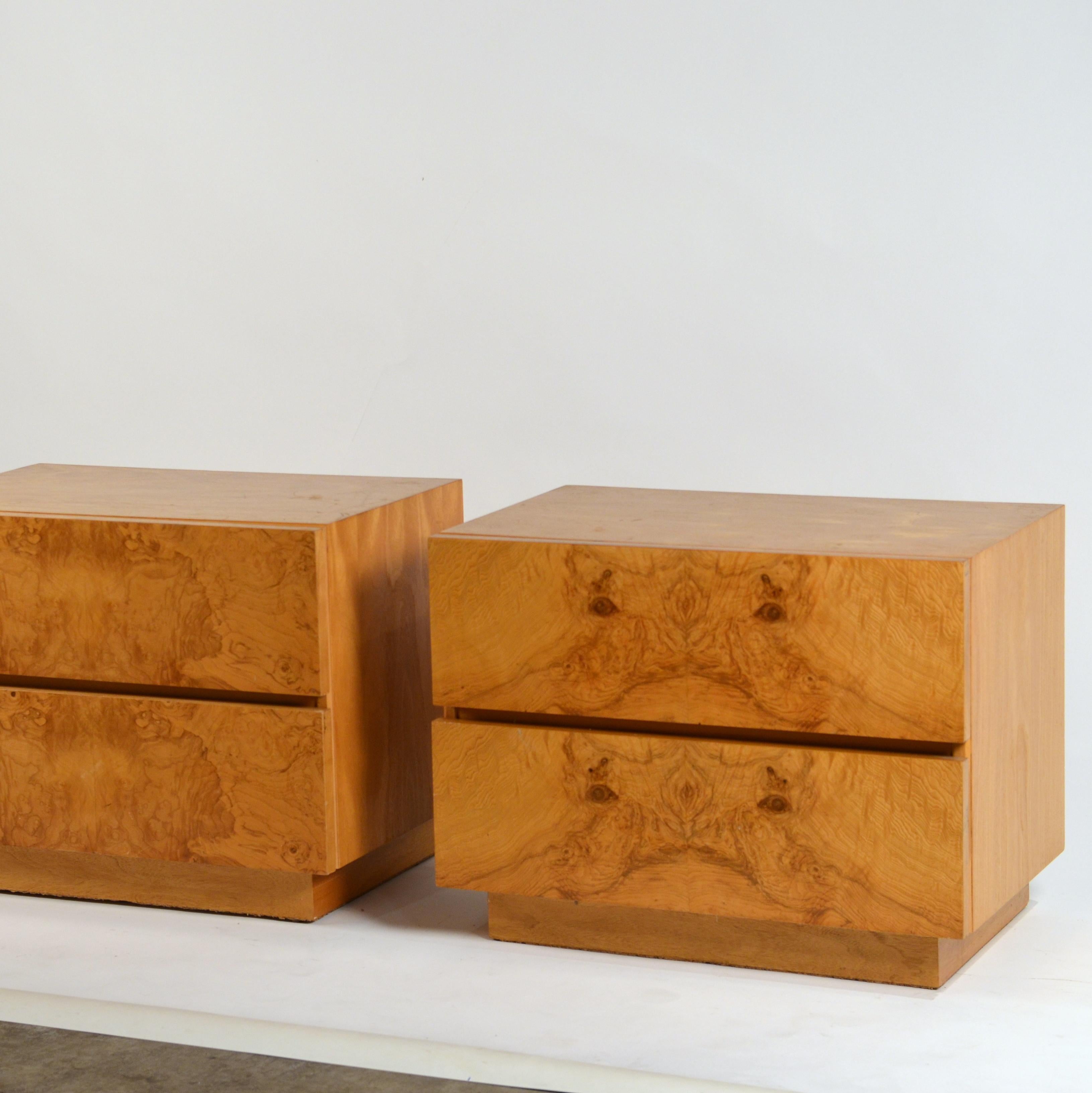 Zwei minimalistische 'Amboine' Nachttische aus Wurzelholz von Design Frères (Minimalistisch) im Angebot