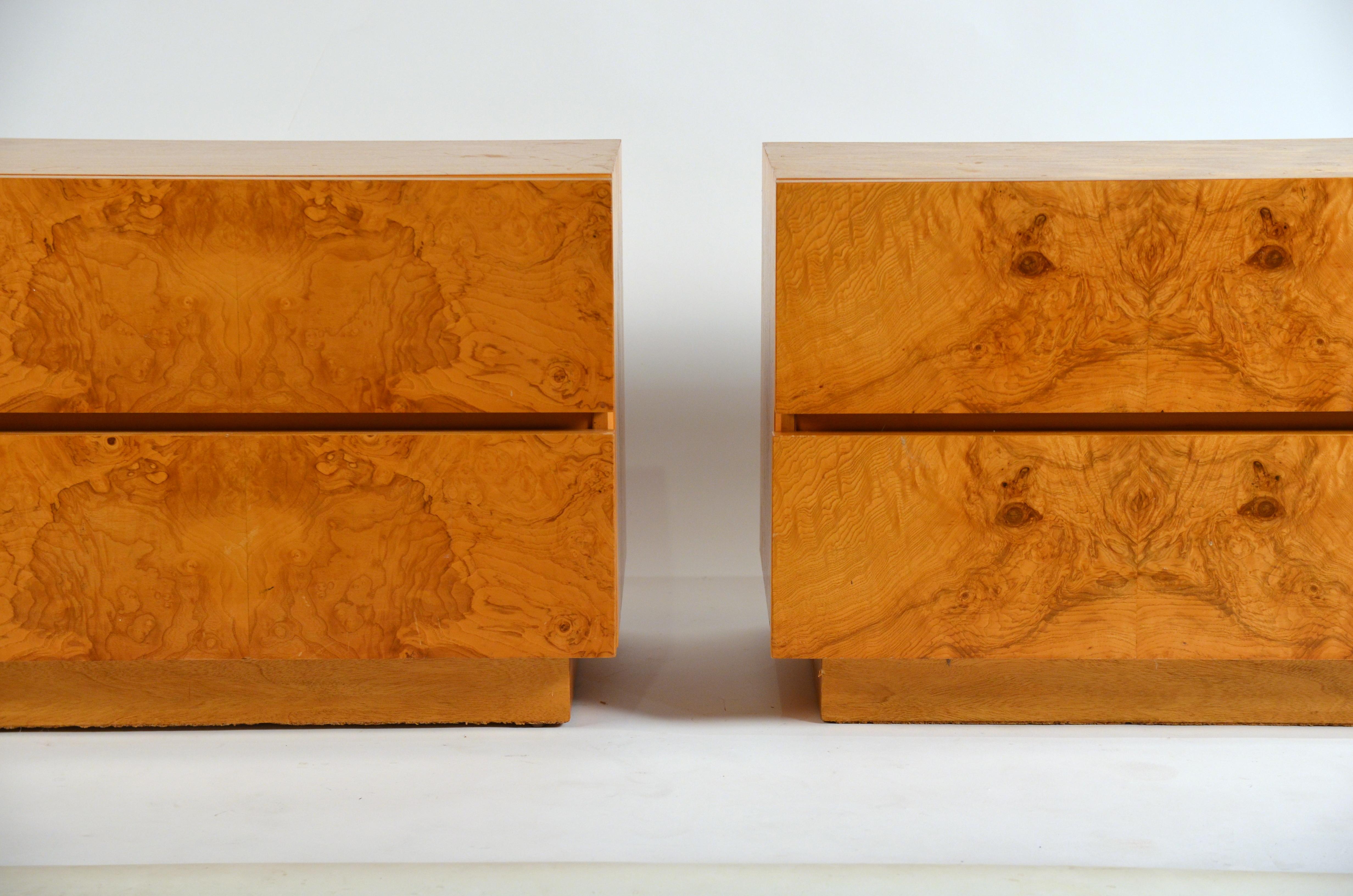 Américain Paire de tables de nuit minimalistes 'Amboine' en Wood Wood par Design Frères en vente