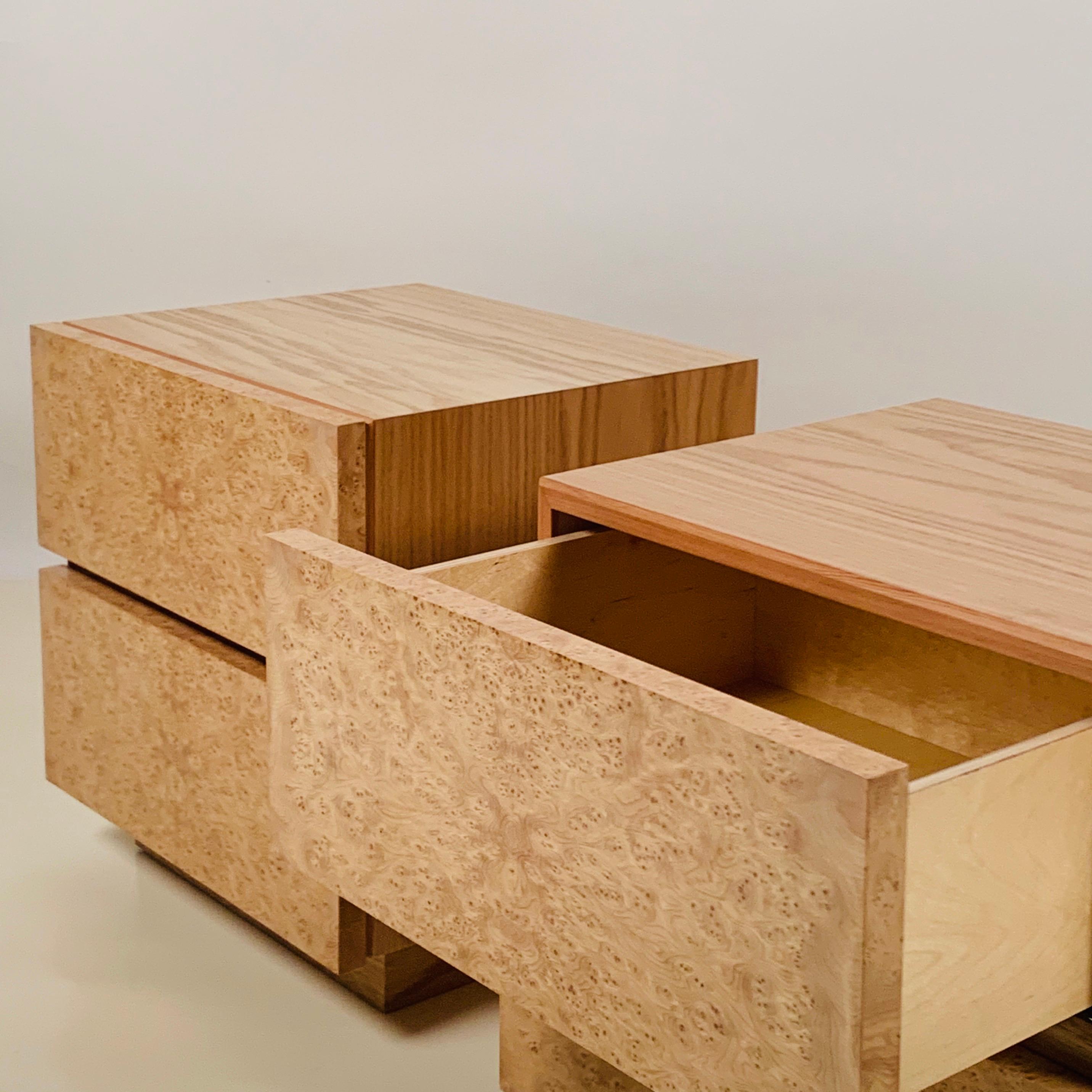 Minimalistischer 'Amboine'-Nachttisch aus Wurzelholz von Design Frres, Paar (Holz) im Angebot