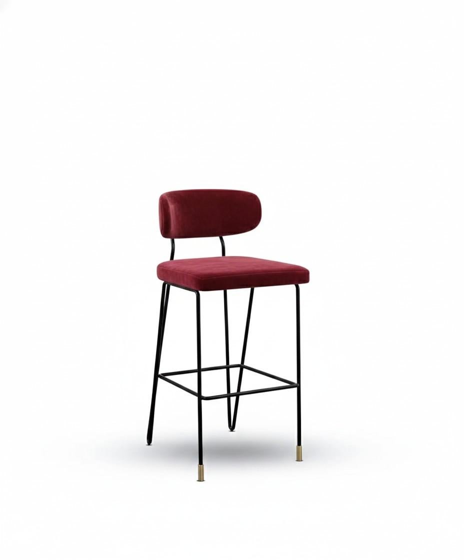 Laiton Pair of Minimalist Barstools in Black Iron Frame and Brass Detailing en vente
