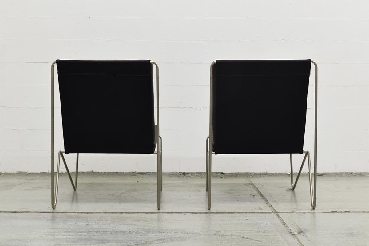 Pair of Minimalist Black Bachelor Chairs by Verner Panton for Fritz Hansen 1960s In Good Condition In The Hague, NL