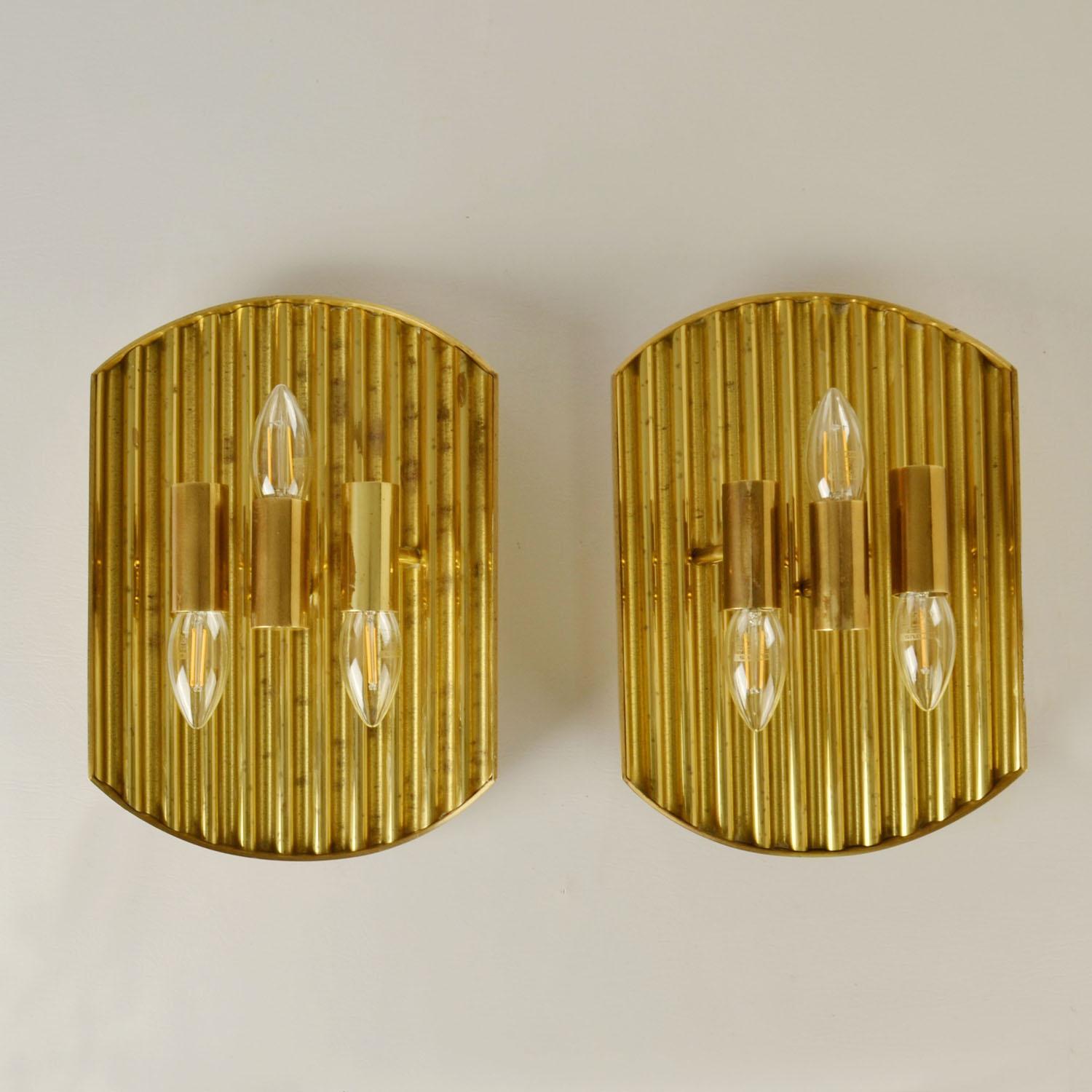 Fine XX secolo Coppia di applique minimaliste in ottone The Modern Scandinavian 1970 in vendita