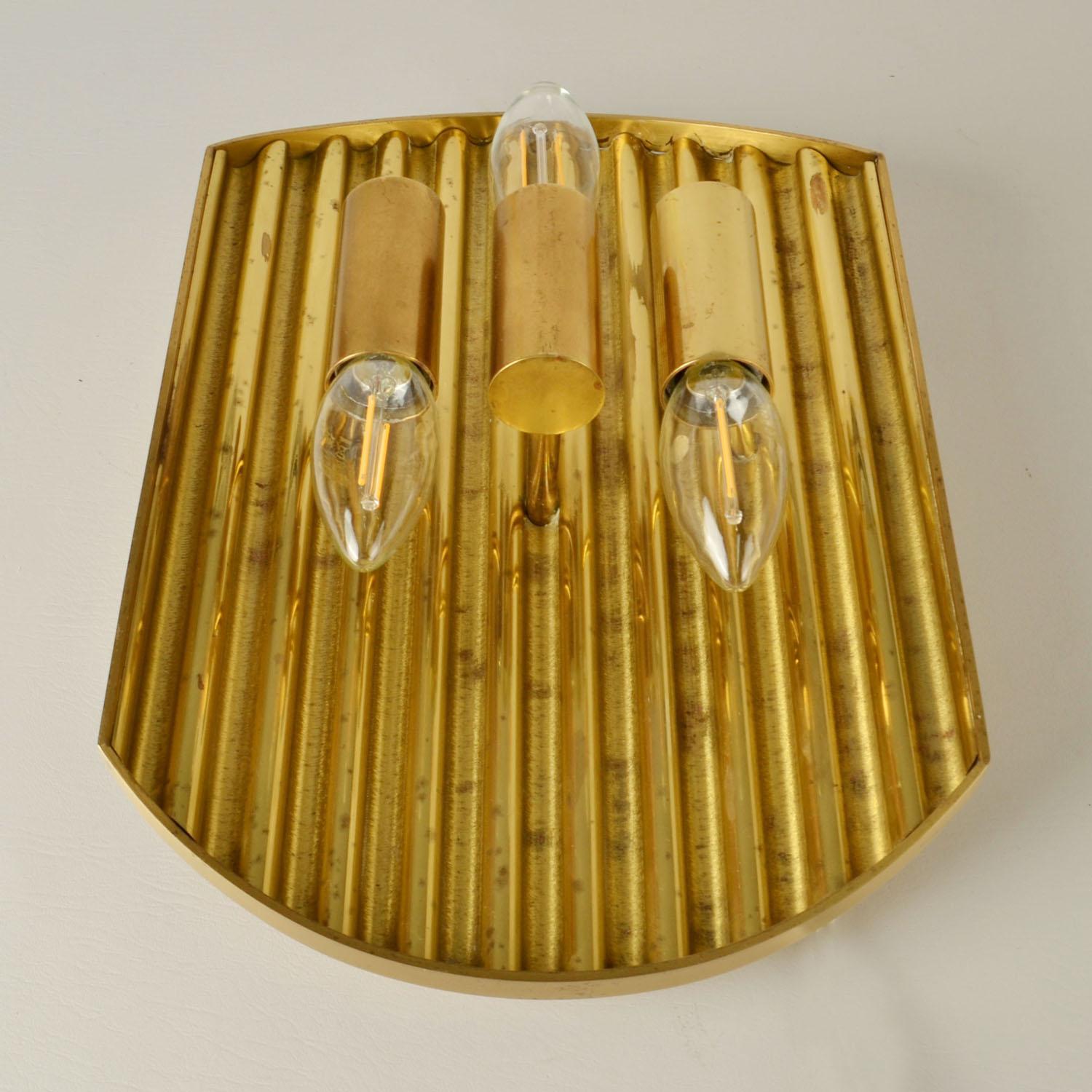 Coppia di applique minimaliste in ottone The Modern Scandinavian 1970 in vendita 3