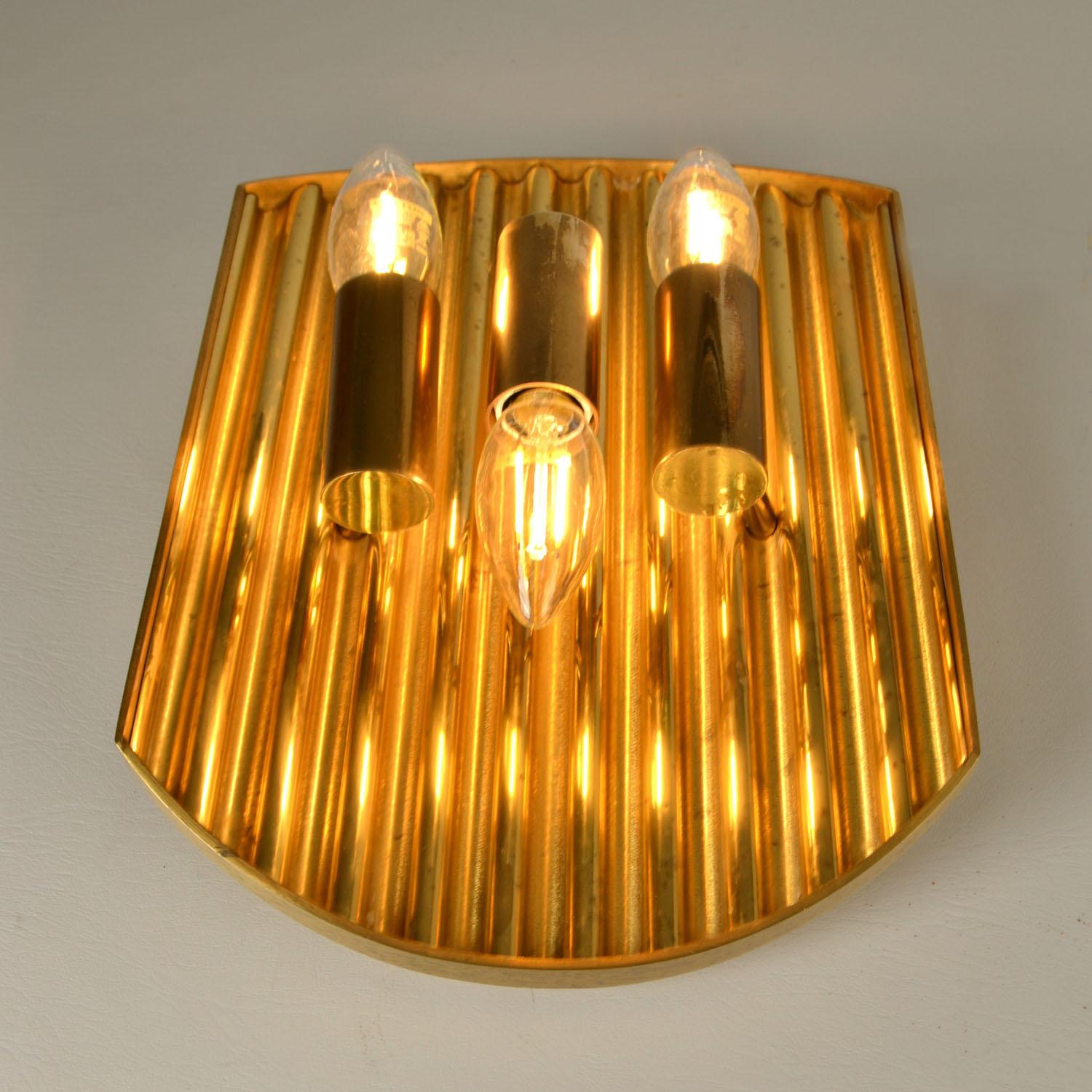 Coppia di applique minimaliste in ottone The Modern Scandinavian 1970 in vendita 4