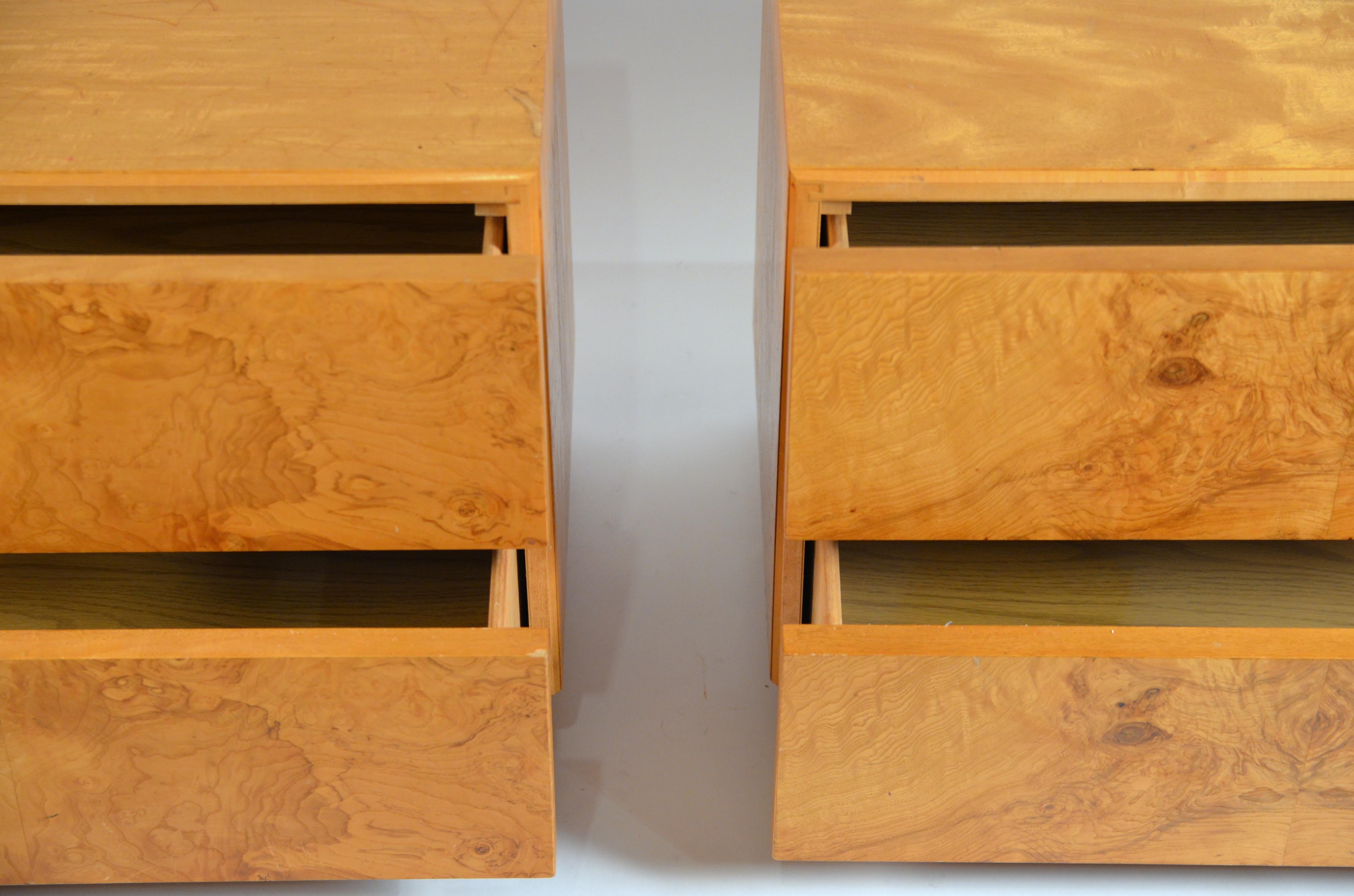 American Pair of Minimalist 'Amboine' Burl Wood Nightstands by Design Frères For Sale
