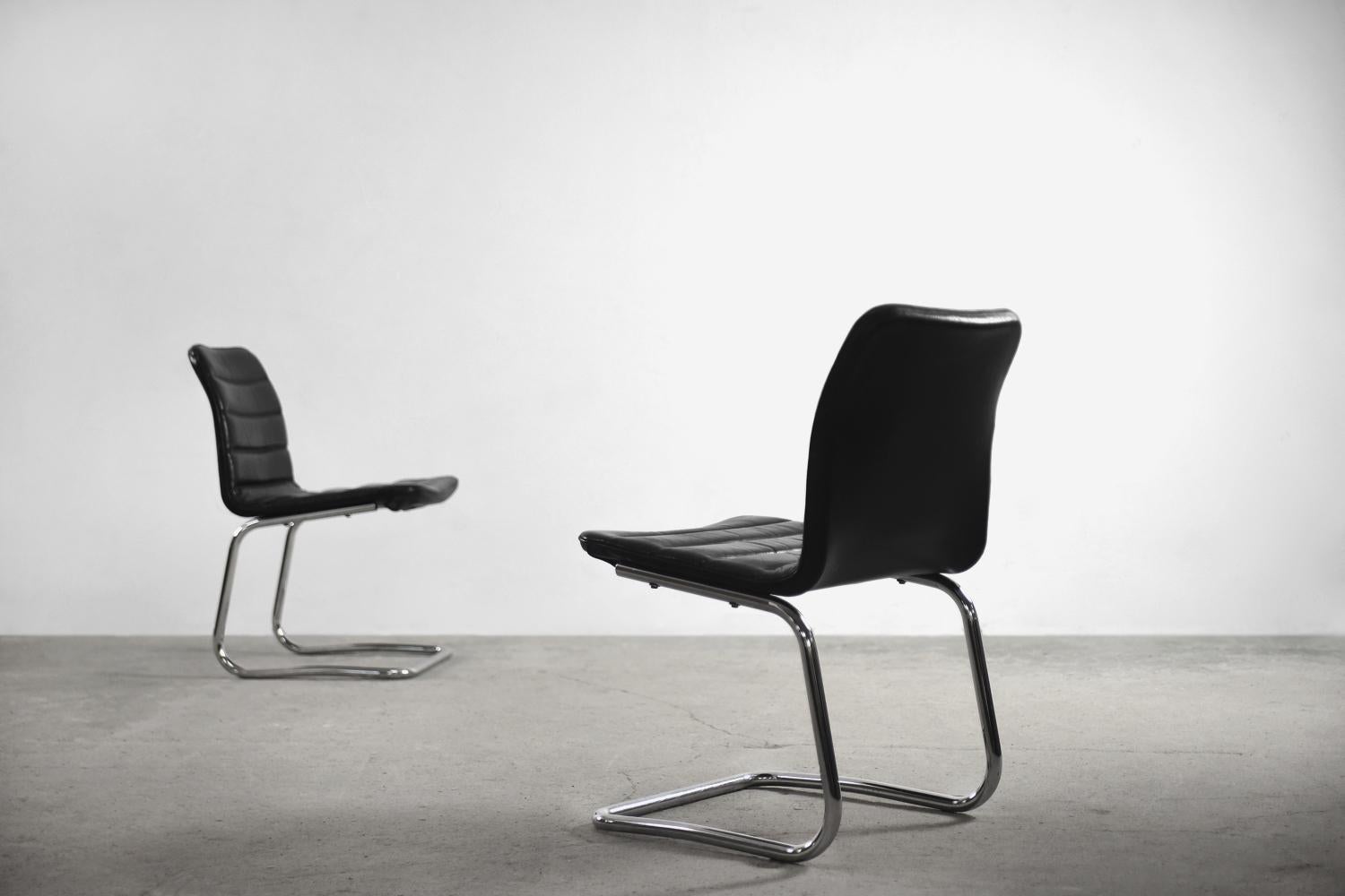 Pair of Minimalist Chrome & Black Leather Club Chairs from Pol International For Sale 5