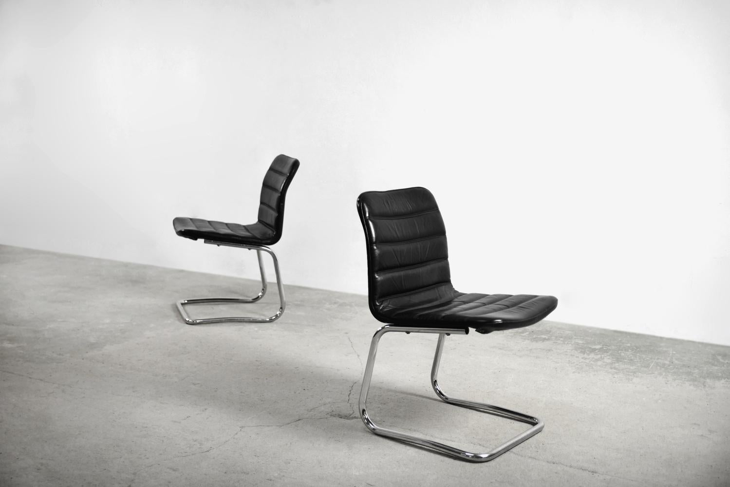 Pair of Minimalist Chrome & Black Leather Club Chairs from Pol International For Sale 10