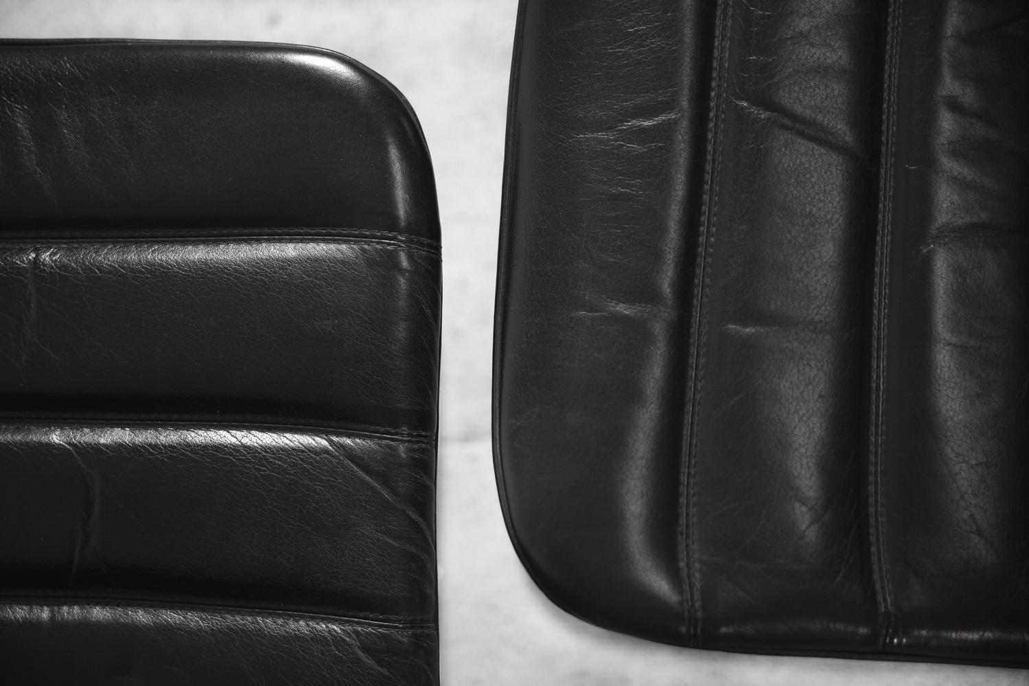Minimalistische Clubsessel aus Chrom und schwarzem Leder von Pol International, Paar im Angebot 12