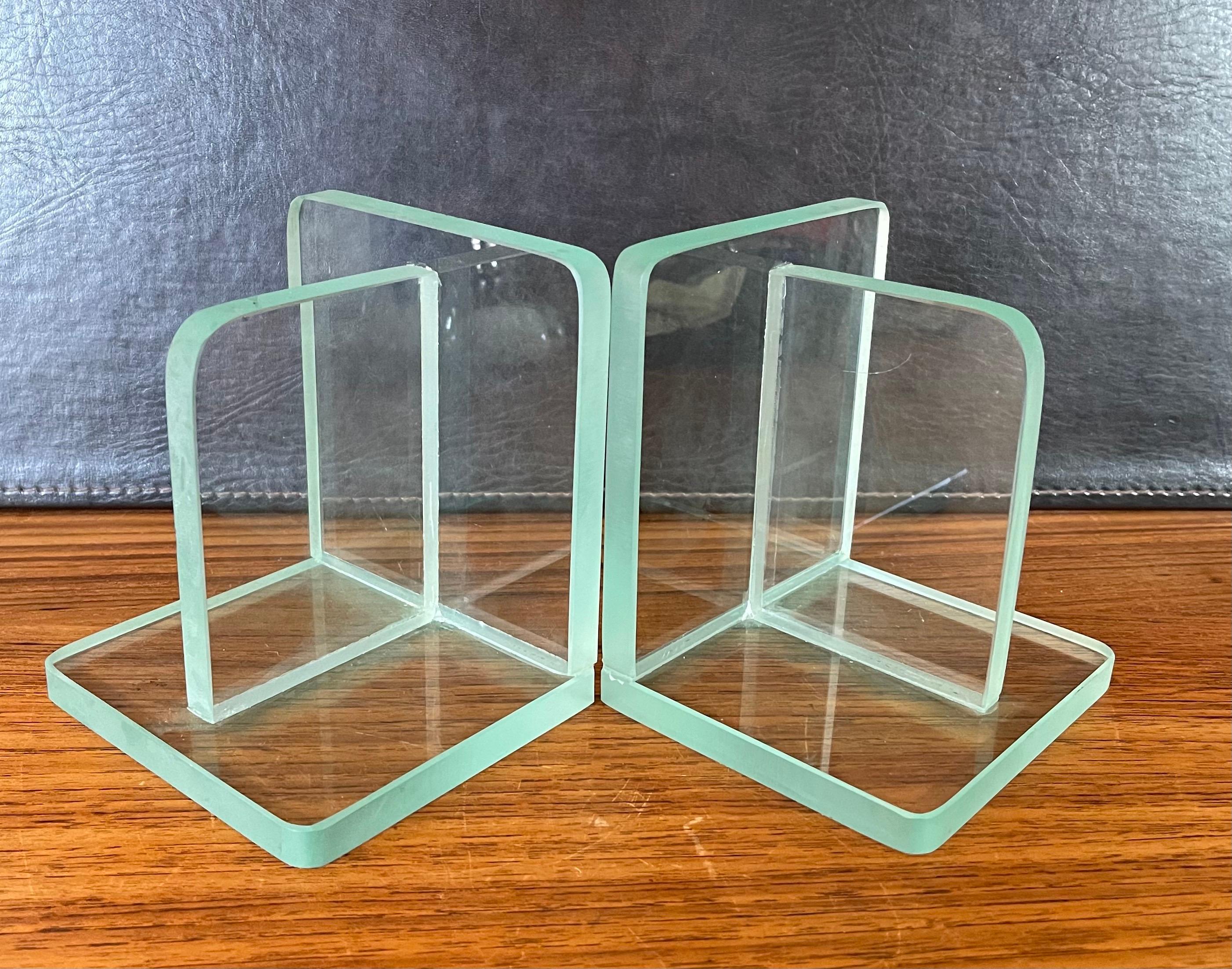 Pair of Mid-Century Modern Minimalist clear glass bookends, circa 1980s. The bookends are in very good condition and measure 8.5