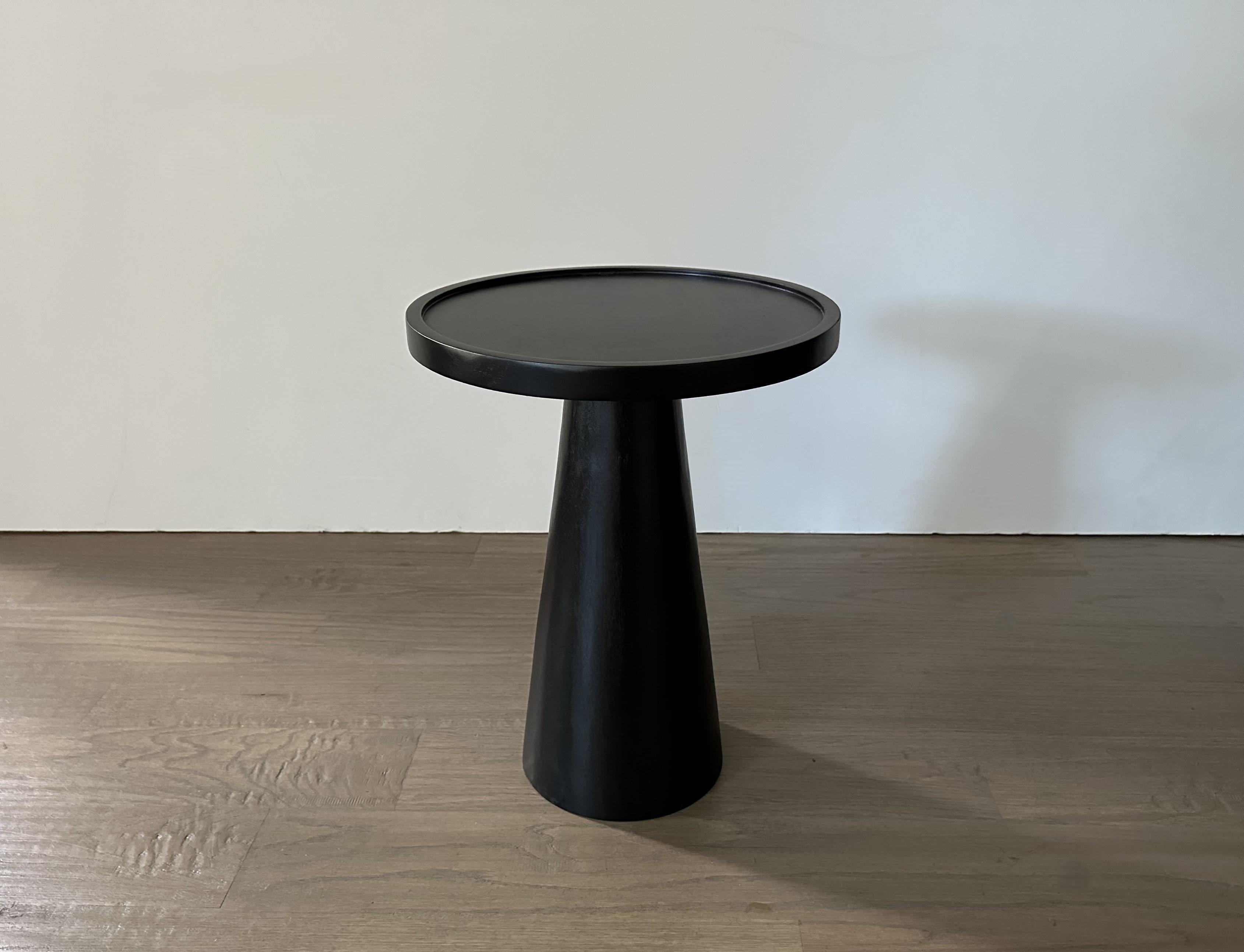 Pair of Minimalist Ebonized Wood Side Tables In Excellent Condition In Dallas, TX