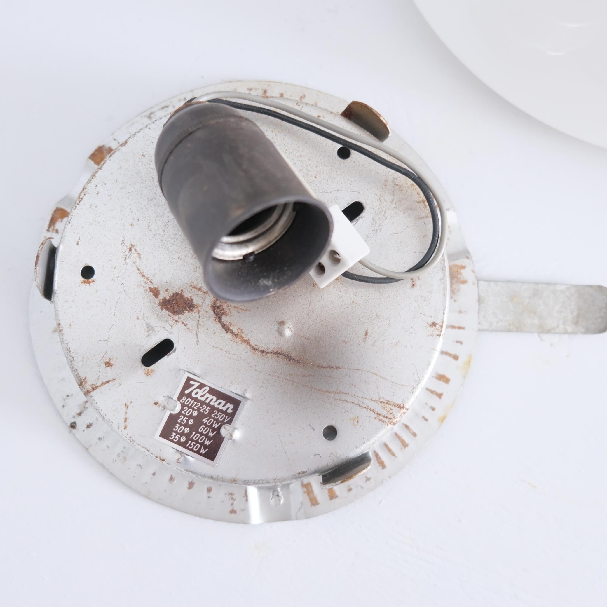 Métal Paire de plafonniers minimalistes Gunnel Nyman en verre opale blanc, Idman, années 1950 en vente