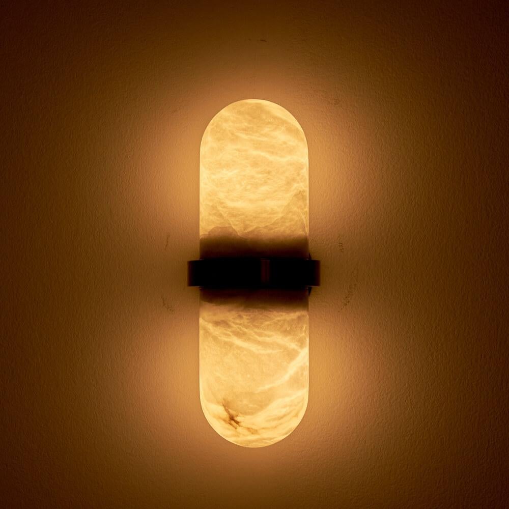 L'applique PILL è stata concepita e sviluppata in collaborazione con lo studio di architettura Droulers Architecture.

L'applique Pill è un apparecchio di illuminazione progettato con una forma semplice e compatta. È costituito da due elementi