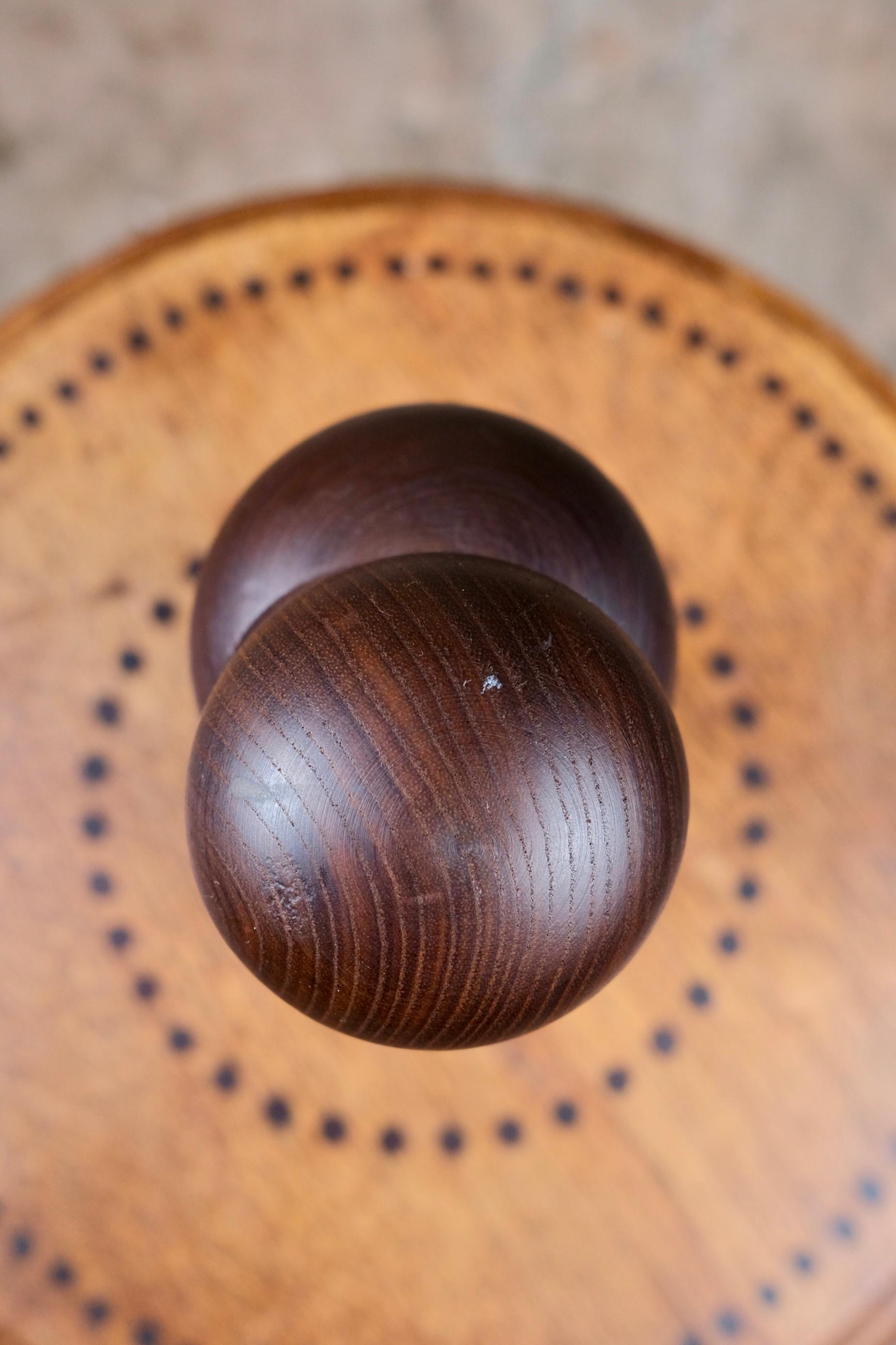 Coppia di Kokeshi minimaliste, realizzate in Giappone, anni 1960-70 in vendita 2