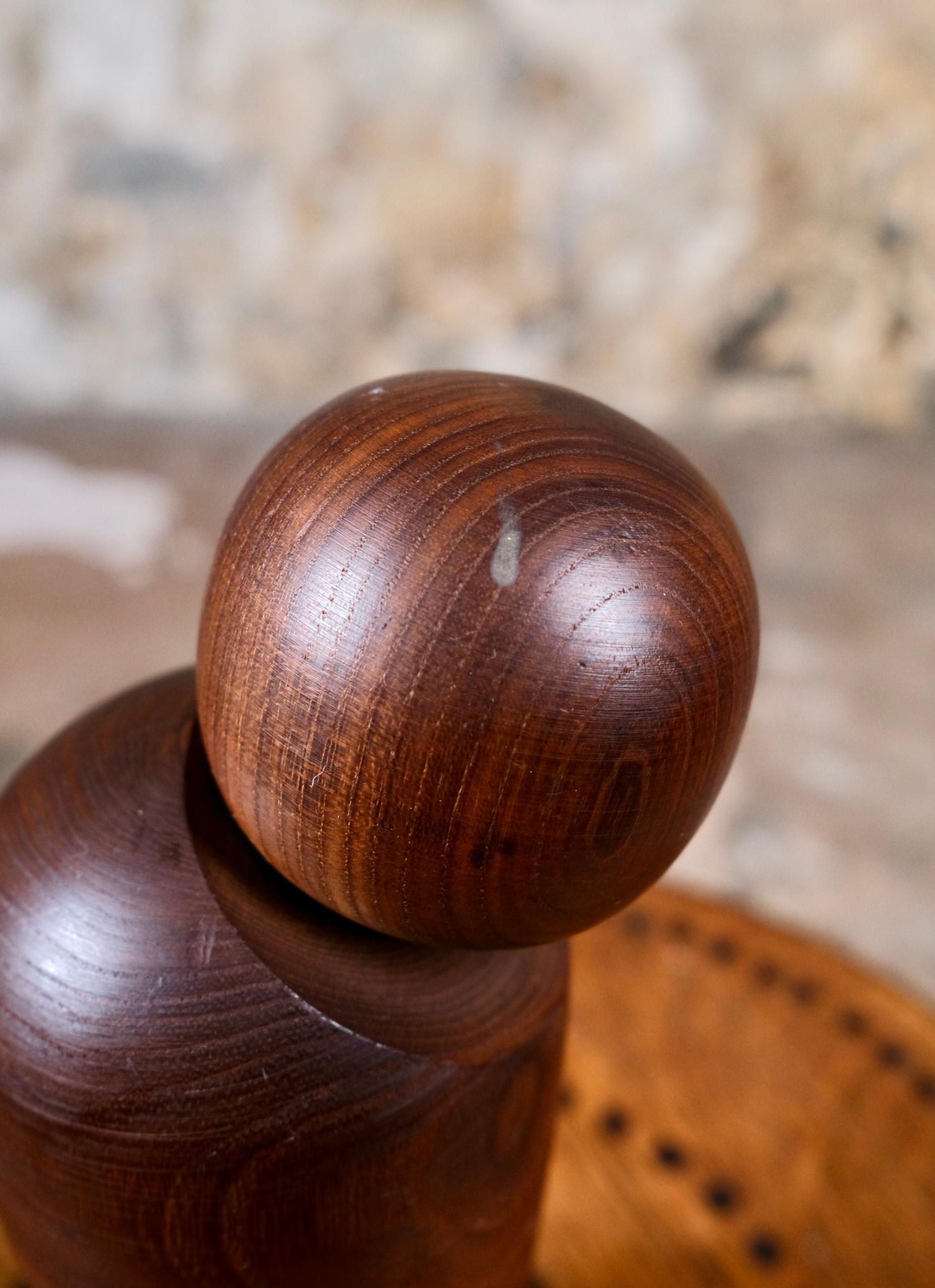 Legno Coppia di Kokeshi minimaliste, realizzate in Giappone, anni 1960-70 in vendita
