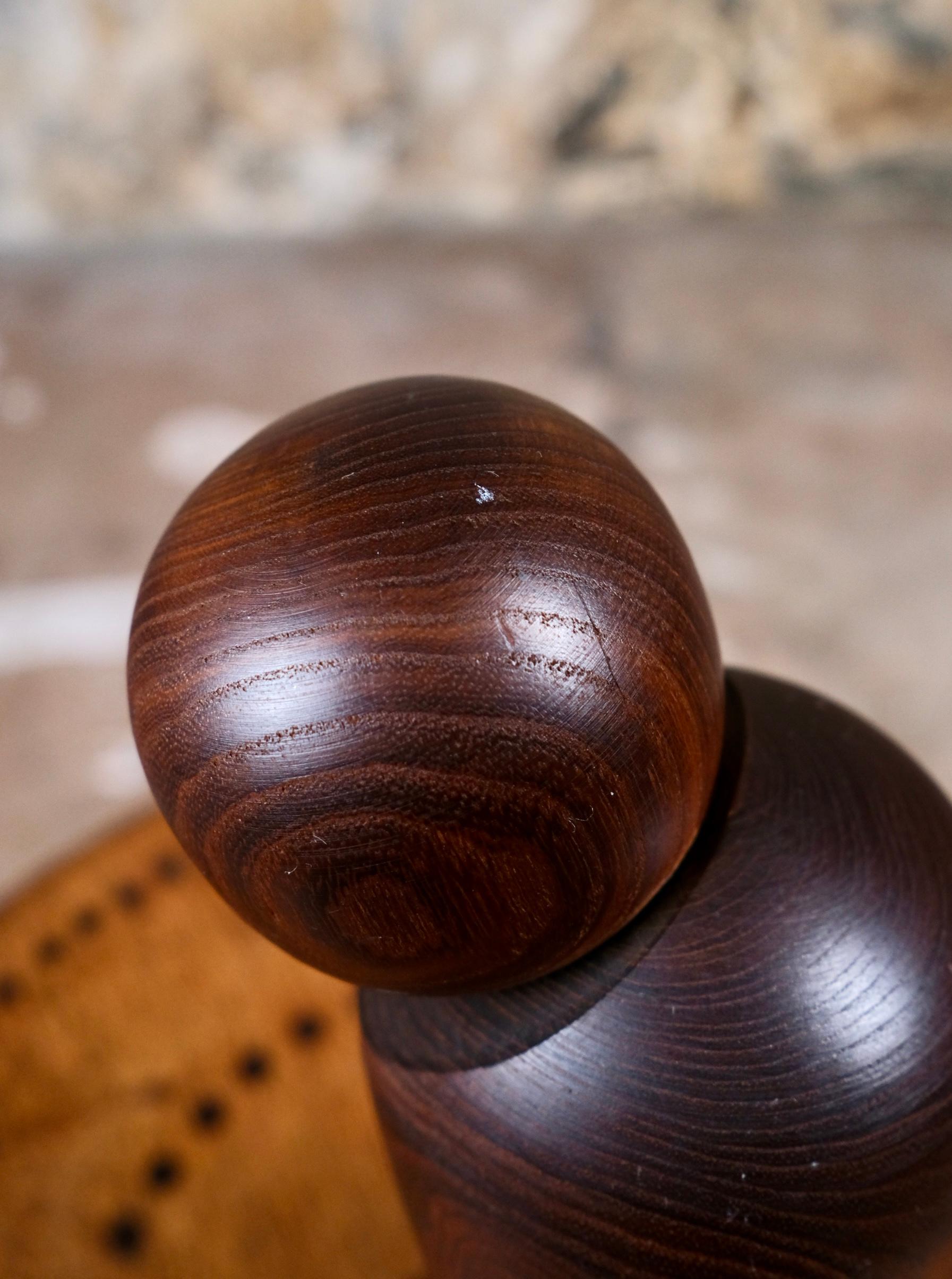 Coppia di Kokeshi minimaliste, realizzate in Giappone, anni 1960-70 in vendita 1