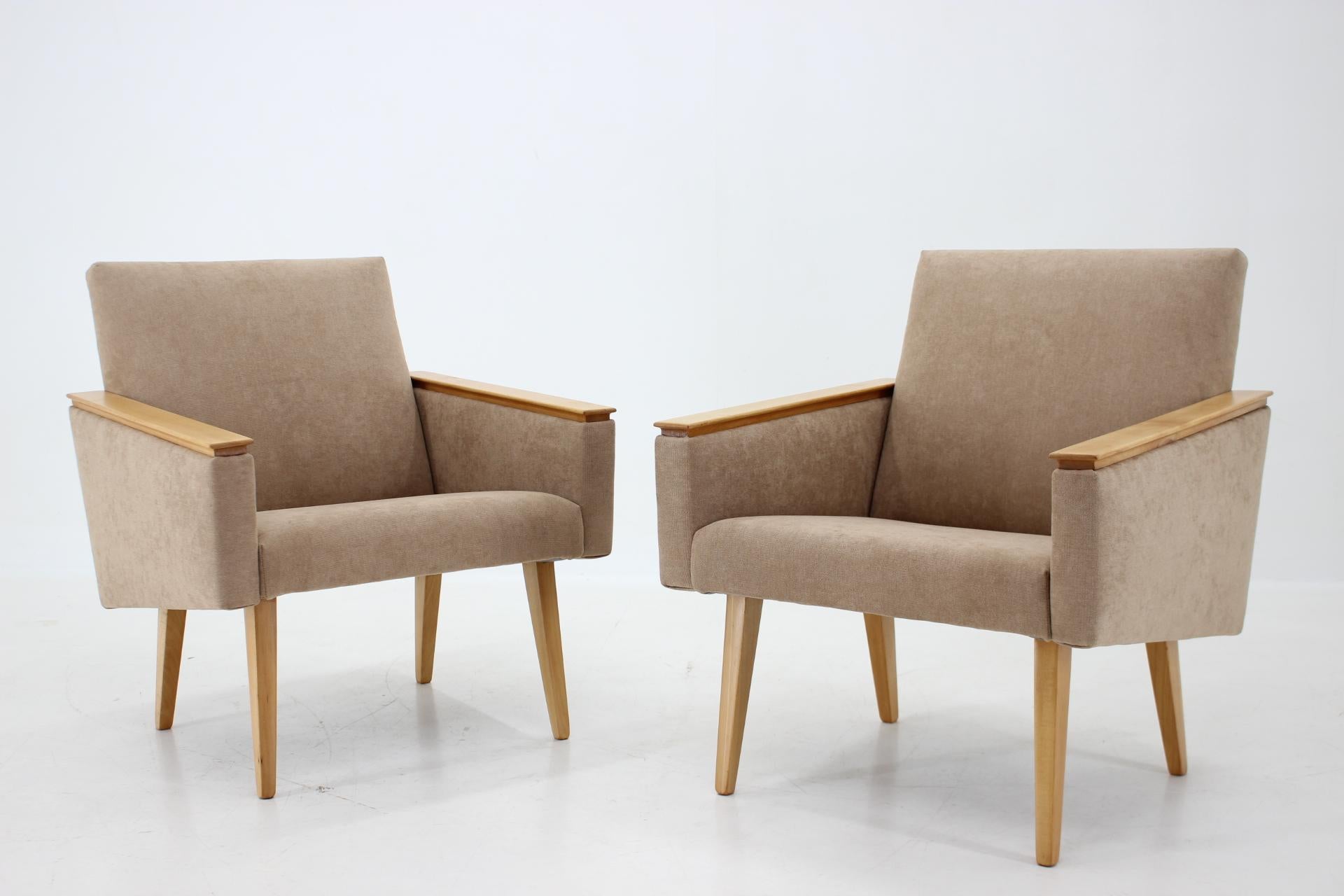 - Newly upholstered 
- Beech wooden parts have been refurbished.