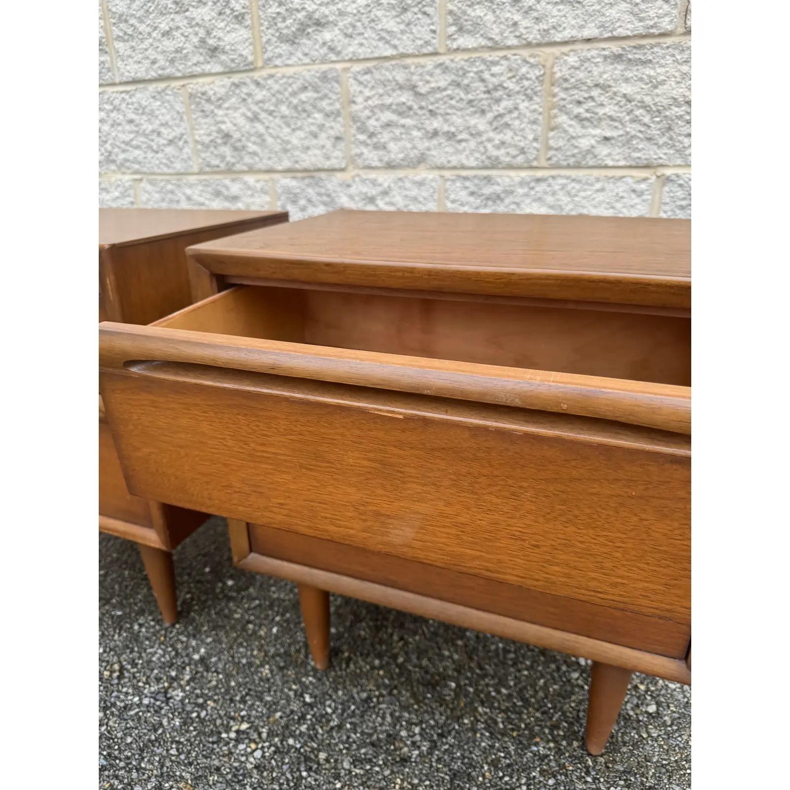 Pair of Minimalist Mid Century Modern Walnut Nightstands For Sale 5