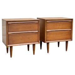 Minimalistische Nachttische aus Nussbaumholz, Mid-Century Modern, Paar