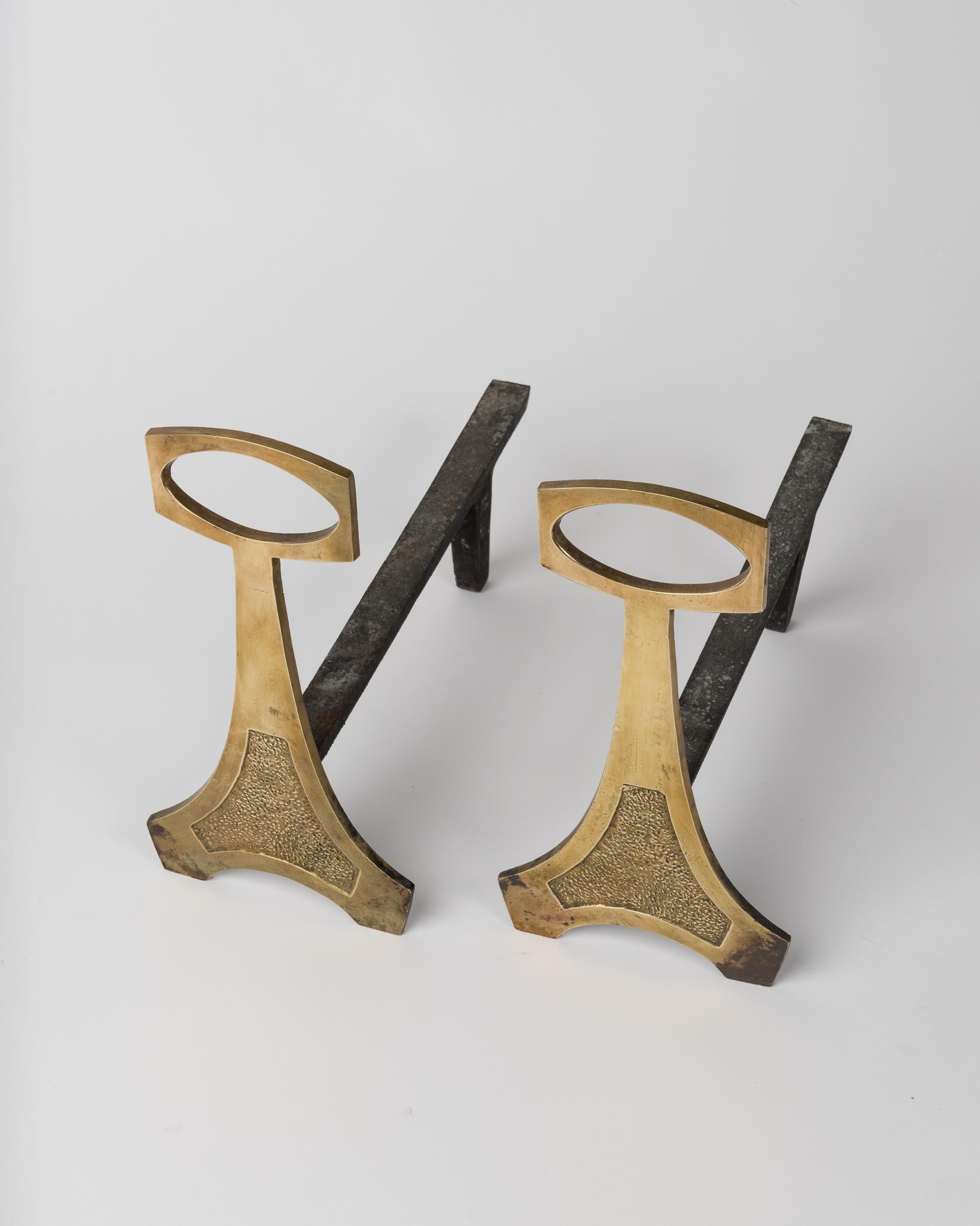 Pair of Minimalist Patinated Bronze Andirons with Etched Motif, France, 1970s In Fair Condition For Sale In Chicago, IL