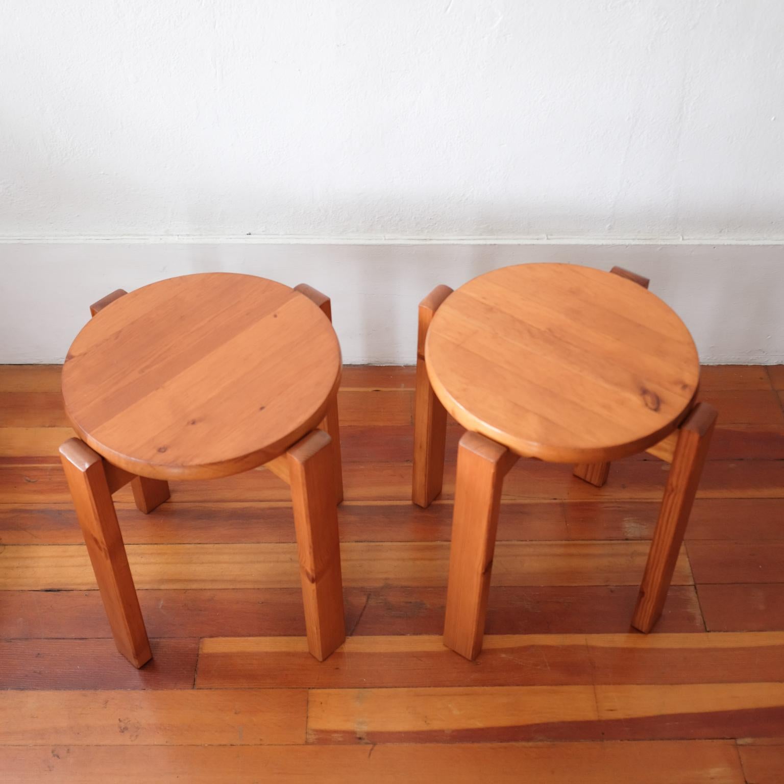 Pair of Minimalist Pine Side Tables or Stools, 1960s In Good Condition In San Diego, CA