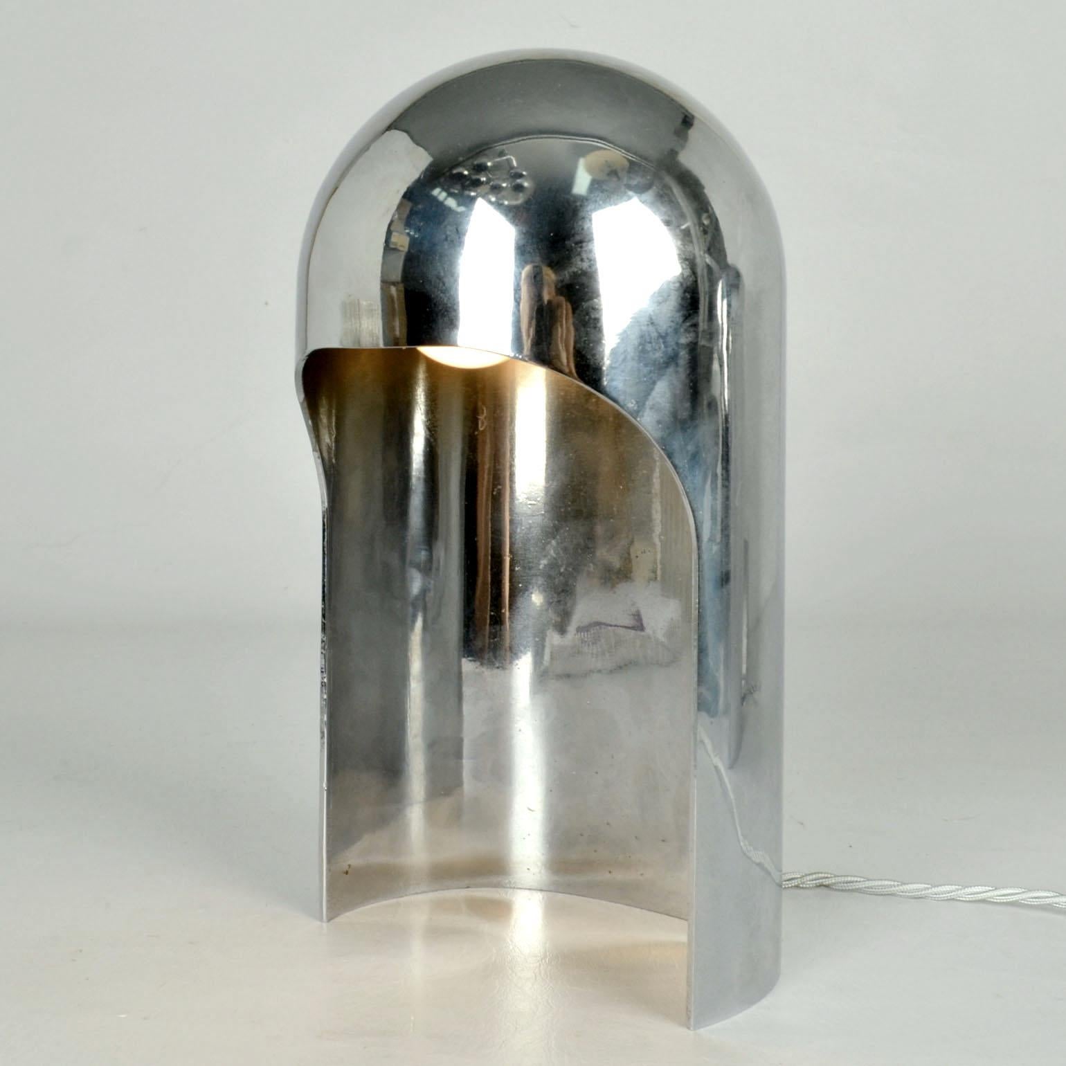 Minimalistische Tischlampen aus poliertem Aluminium, Italien 1960er Jahre, Paar (Italienisch)