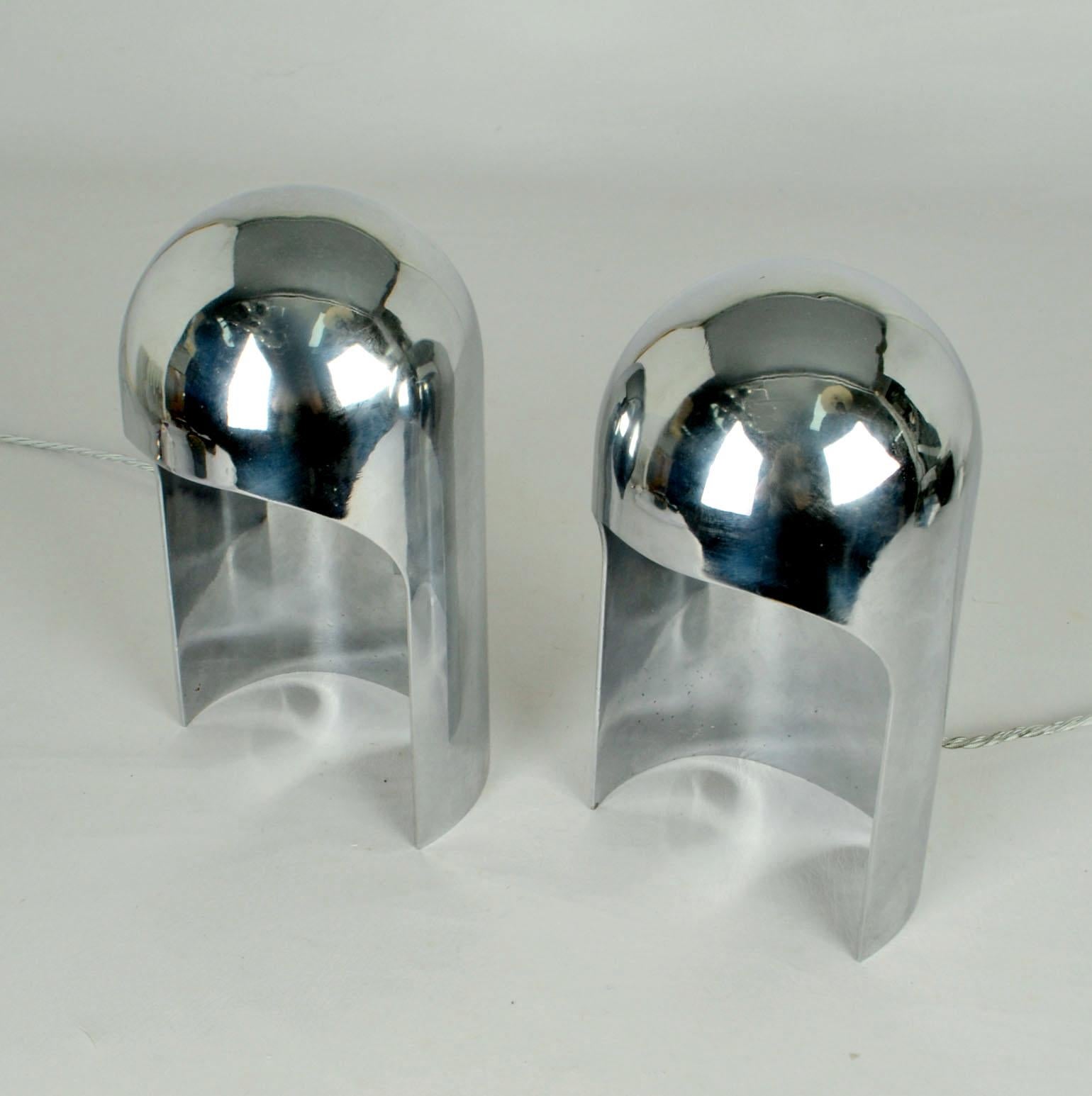Minimalistische Tischlampen aus poliertem Aluminium, Italien 1960er Jahre, Paar (Mitte des 20. Jahrhunderts)