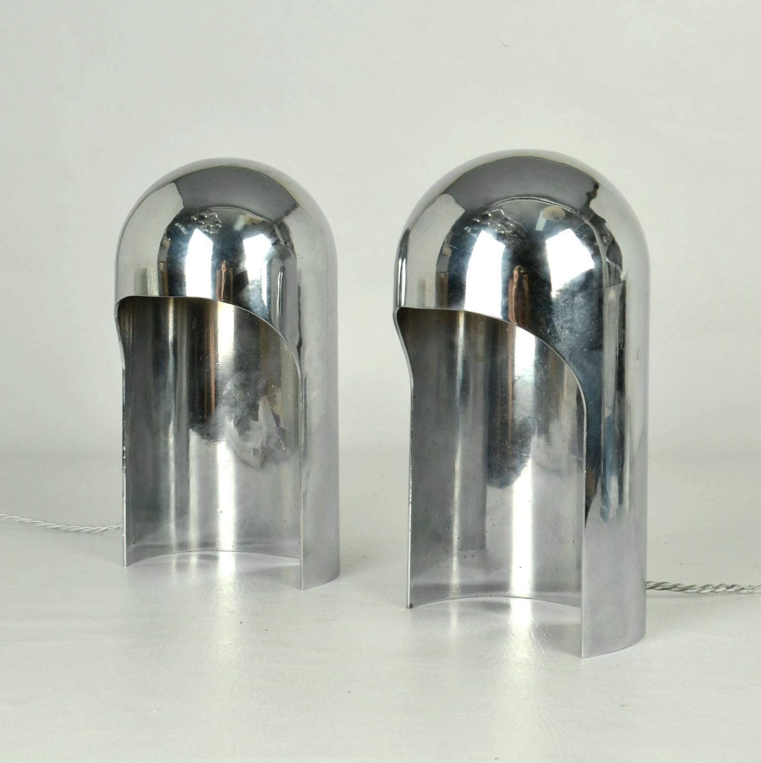 Minimalistische Tischlampen aus poliertem Aluminium, Italien 1960er Jahre, Paar 1