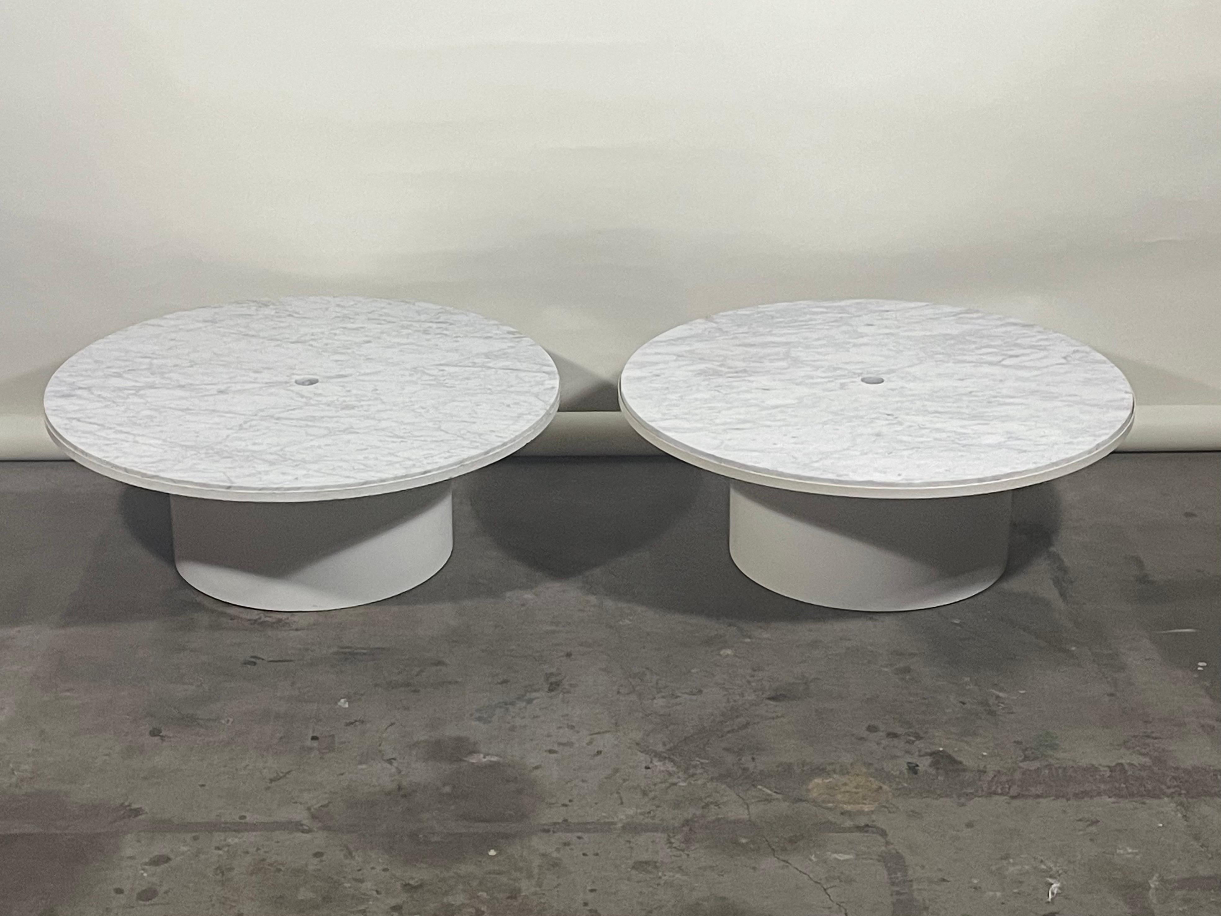 Aluminum Pair of Minimalist Veined Marble Indoor/Outdoor Coffee Tables For Sale