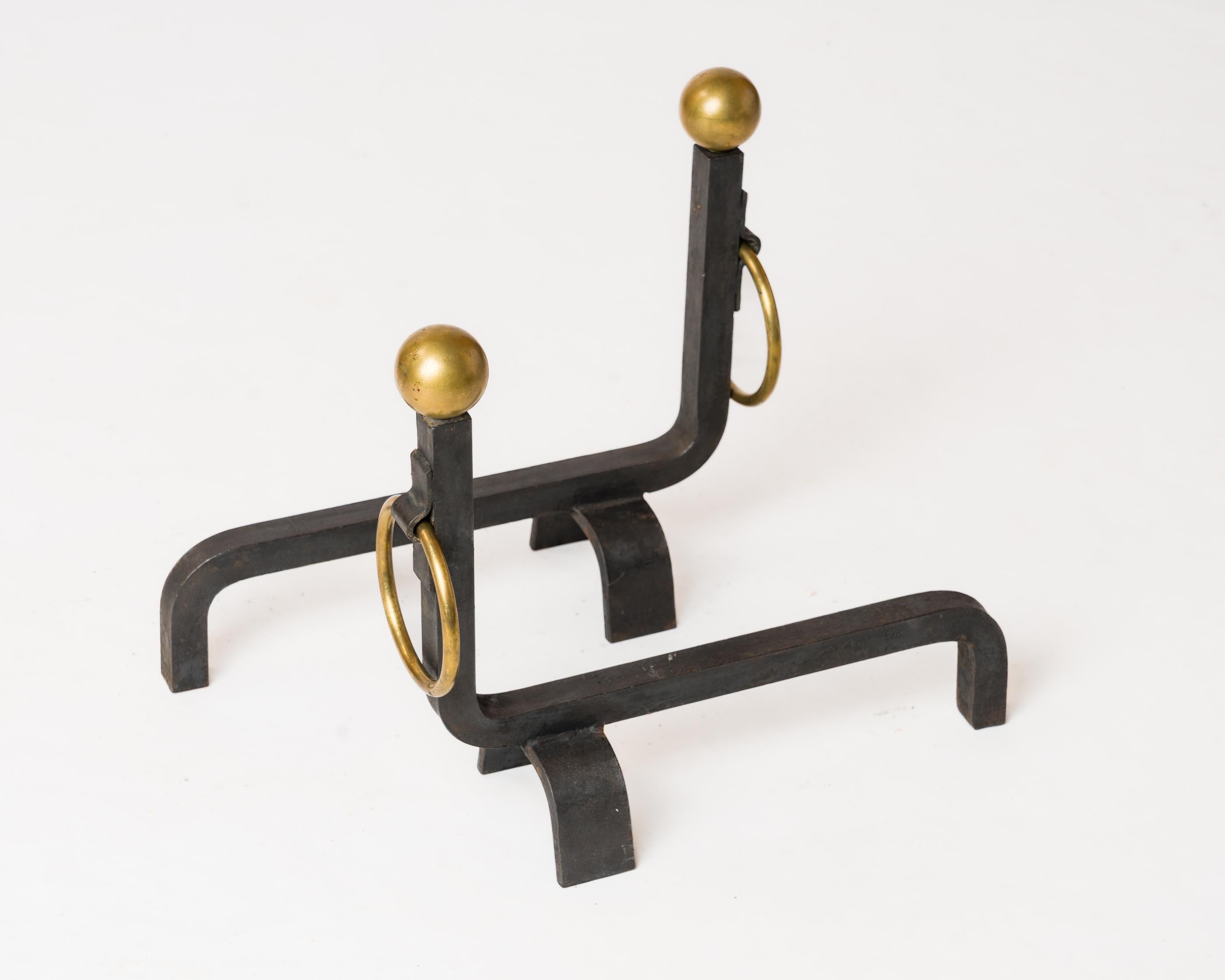 Pair of Minimalist Wrought Iron Andirons with Polished Brass Hoop Handles - 1970 For Sale 1