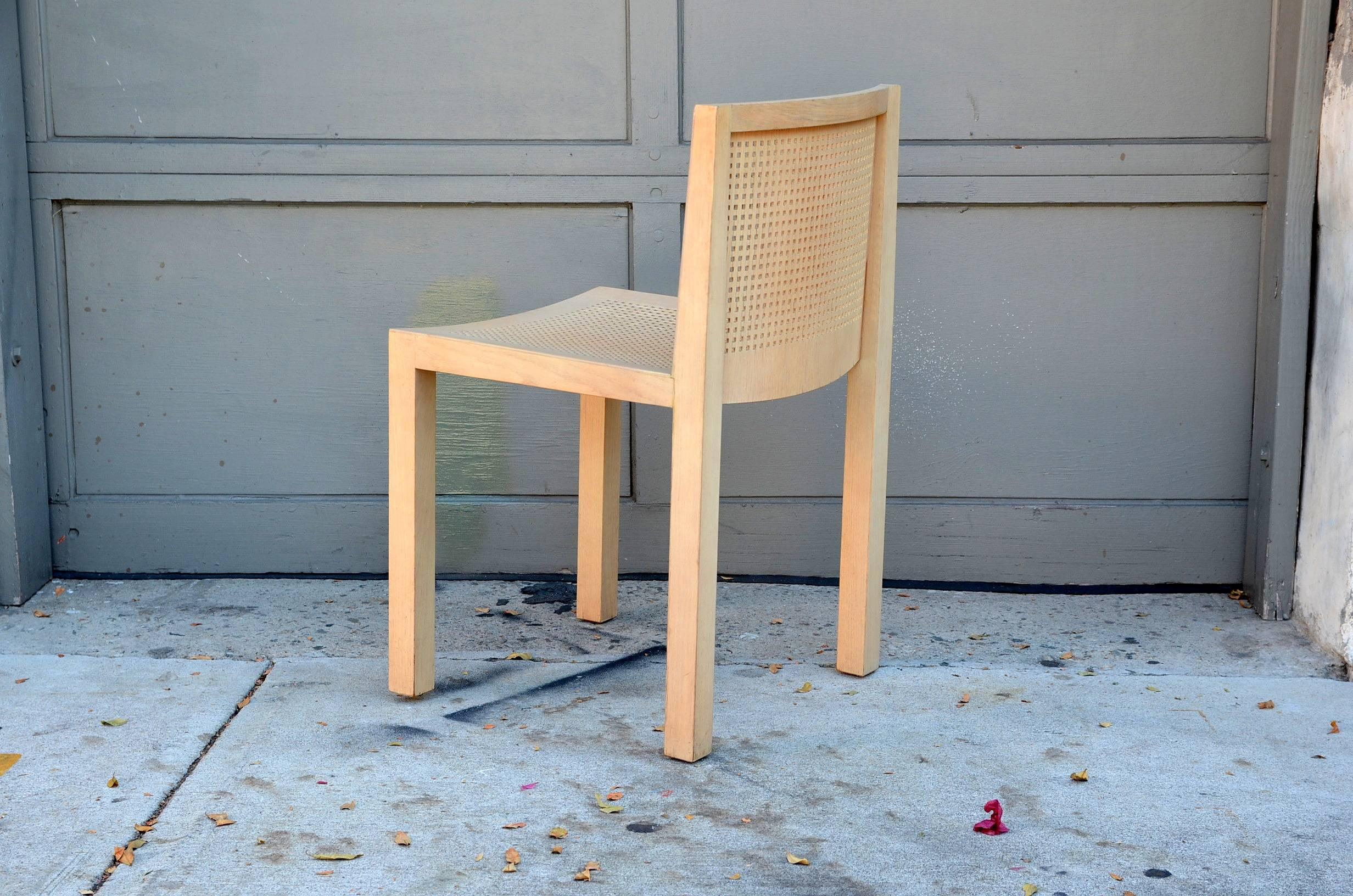 Paire de chaises d'appoint minimalistes en hêtre Bon état - En vente à Los Angeles, CA