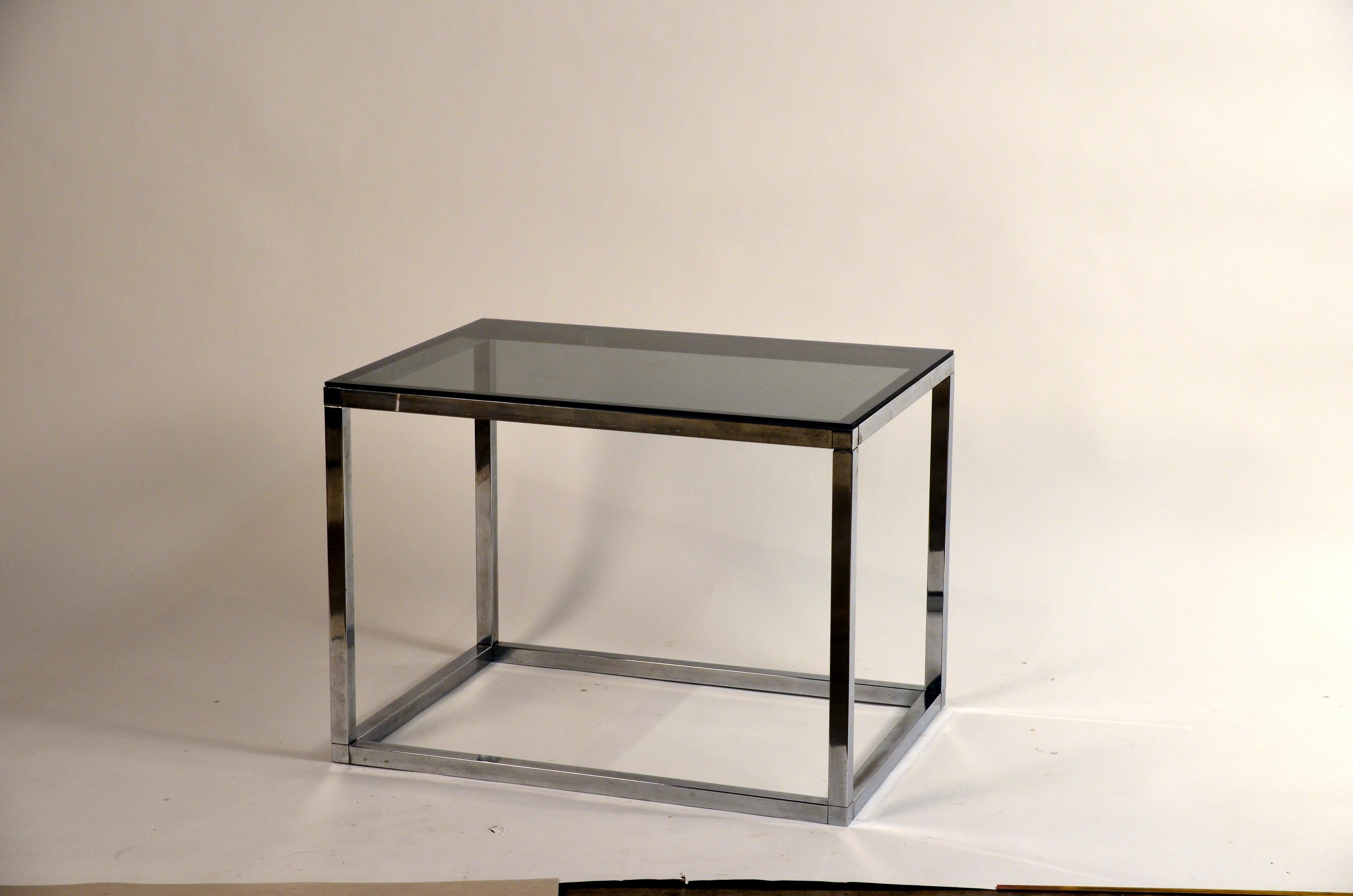 Pair of Minimalistic Chrome and Smoked Glass Side or End Tables In Excellent Condition In Los Angeles, CA