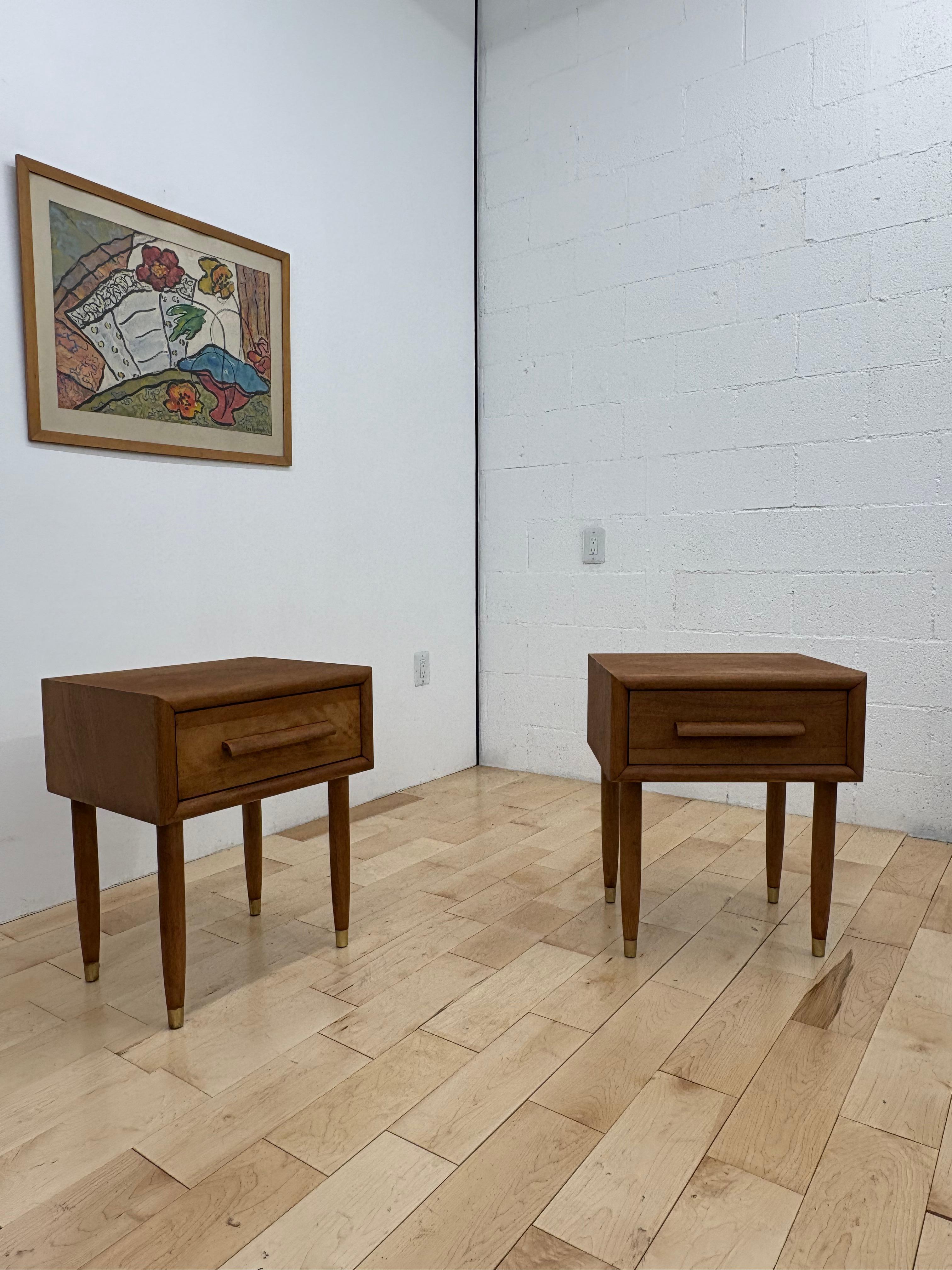 Pair of minimalistic Mid-Century Modern Nightstands – California Modern by Furni 4