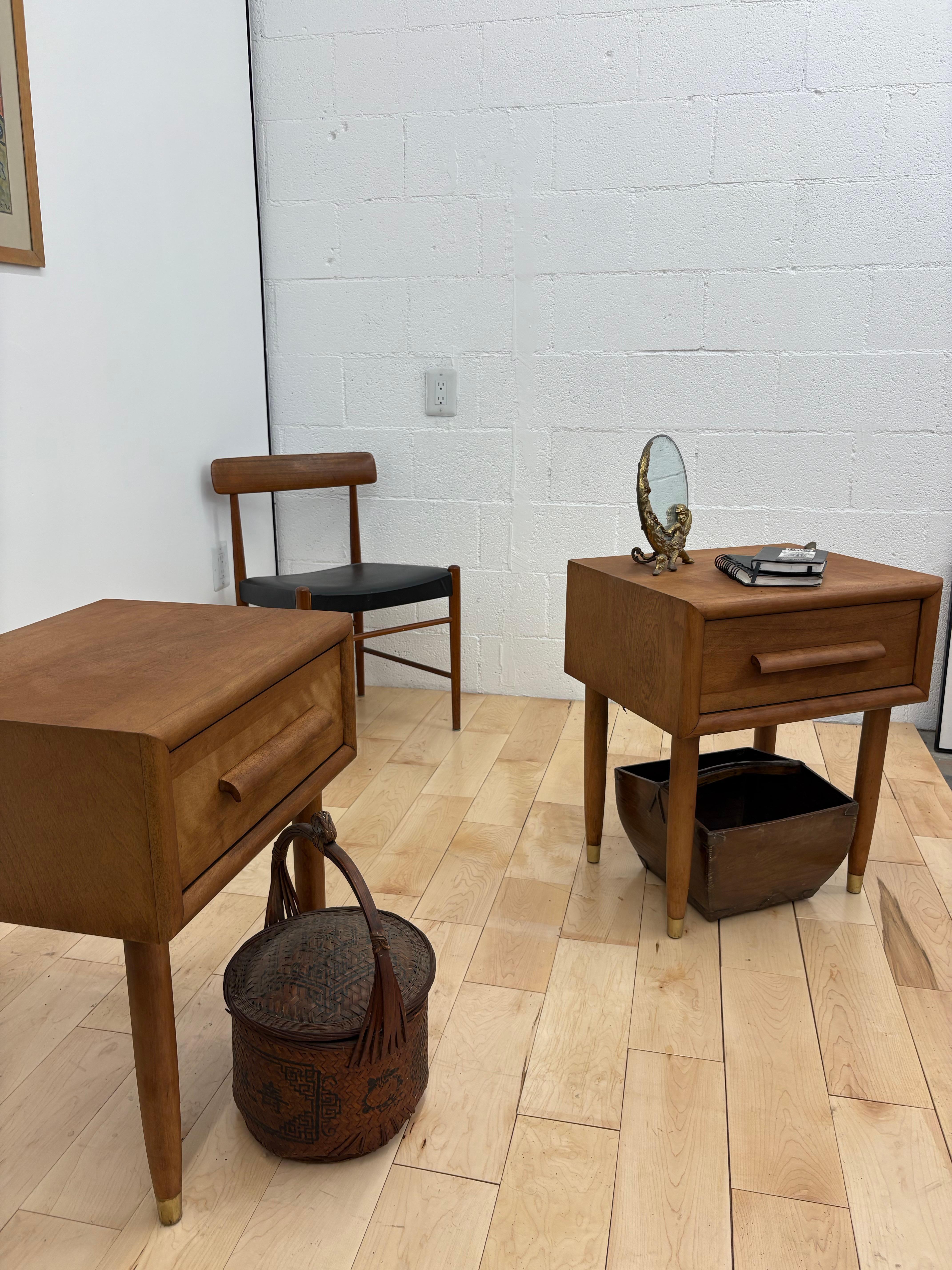 Pair of minimalistic Mid-Century Modern Nightstands – California Modern by Furni 5