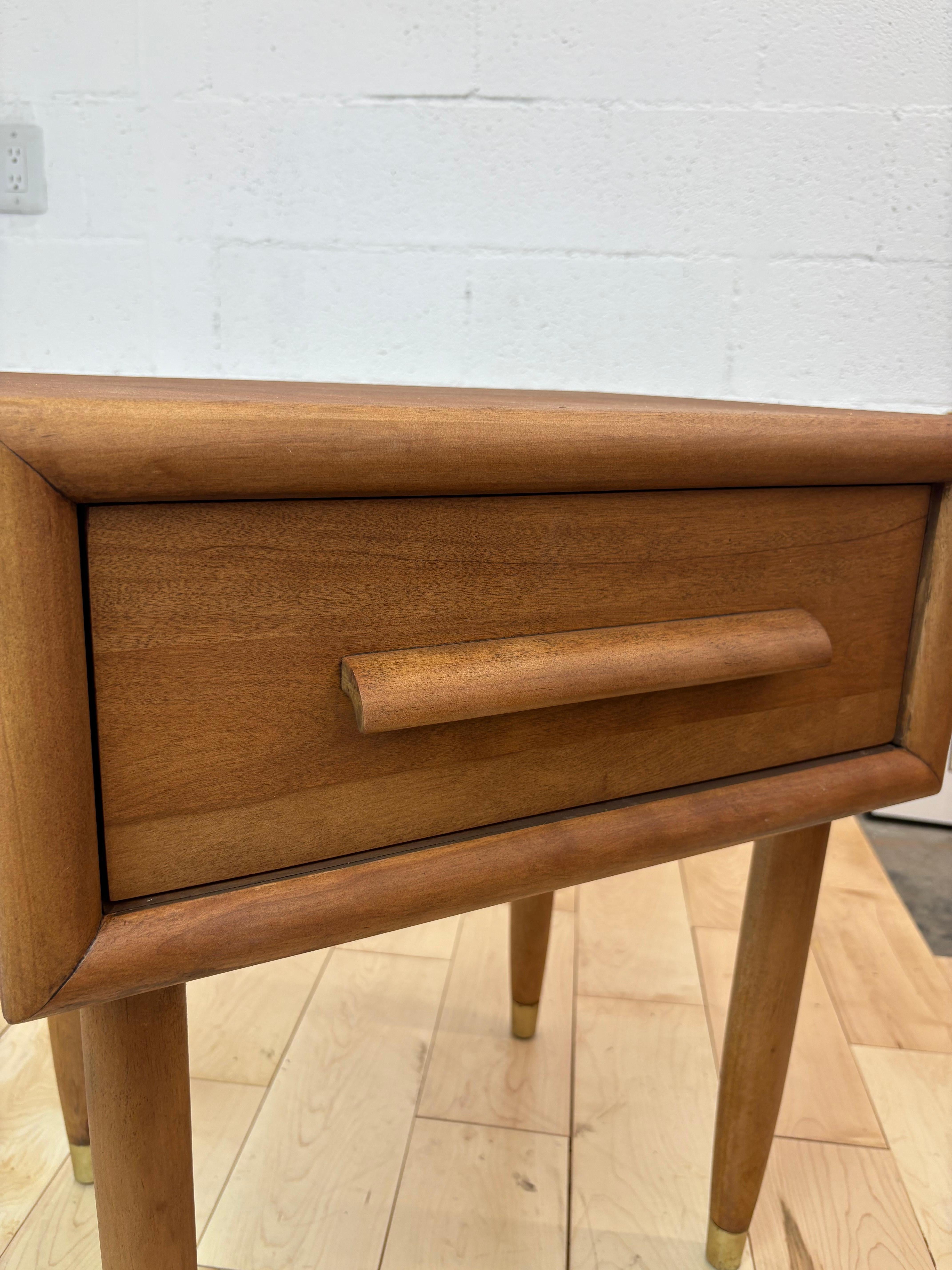 Pair of minimalistic Mid-Century Modern Nightstands – California Modern by Furni 1
