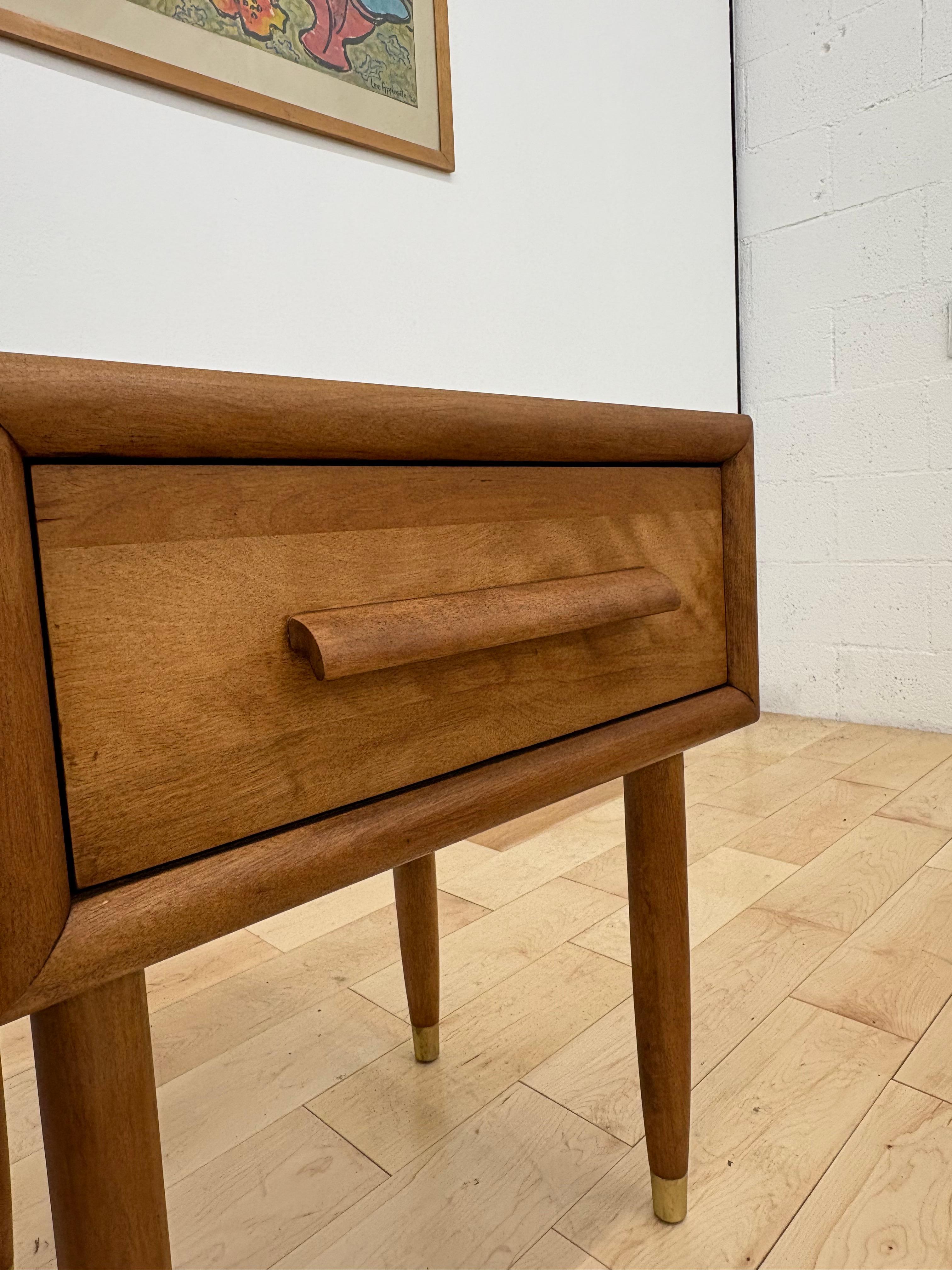 Pair of minimalistic Mid-Century Modern Nightstands – California Modern by Furni 2