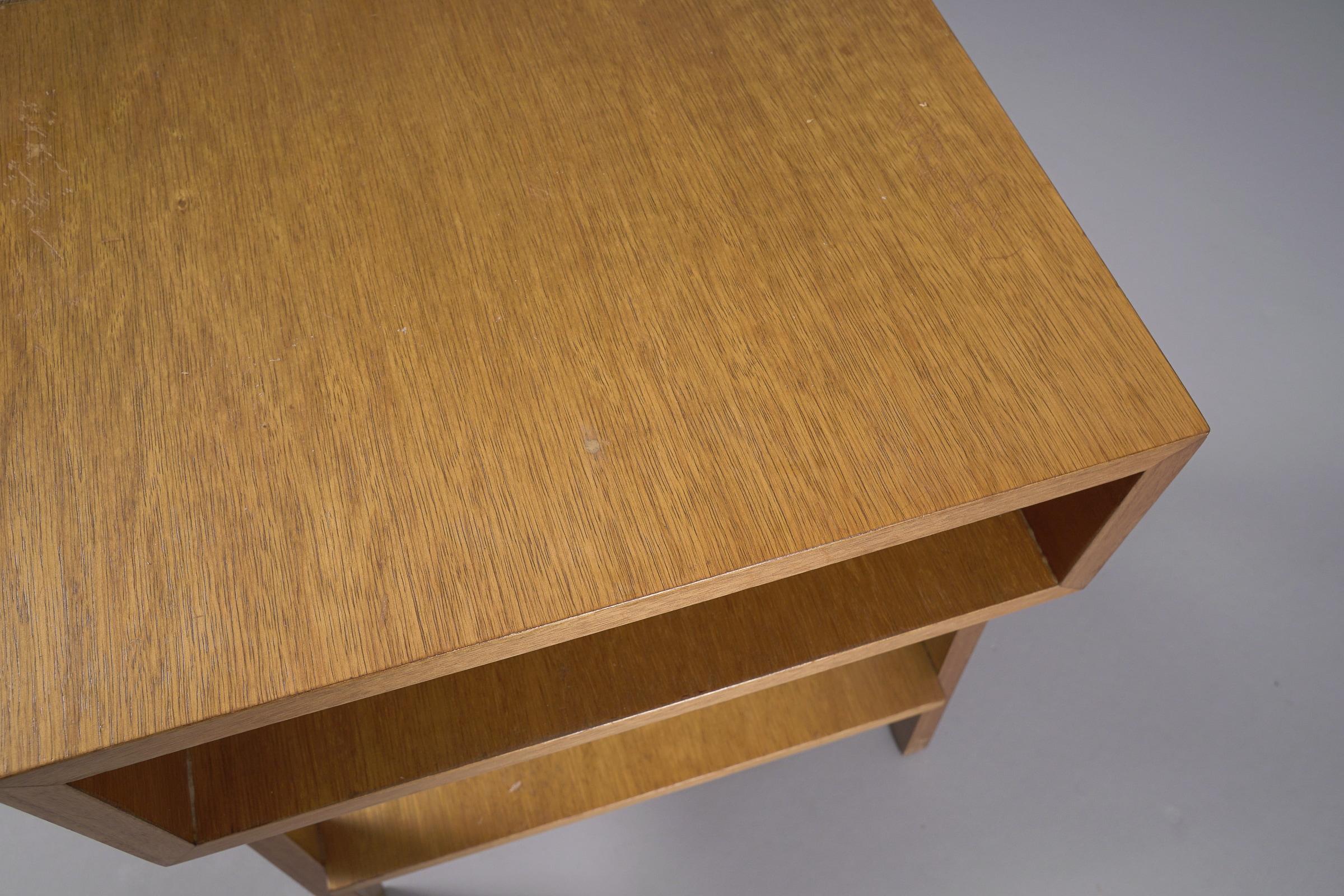  Pair of Minimalistic Mid-Century Modern Wooden Nightstands, Italy 1950s For Sale 8