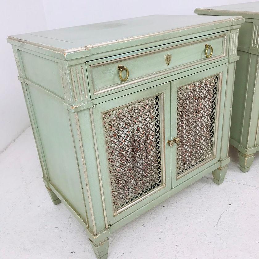 Pair of Mint Green Vintage Nightstands In Good Condition For Sale In Dallas, TX