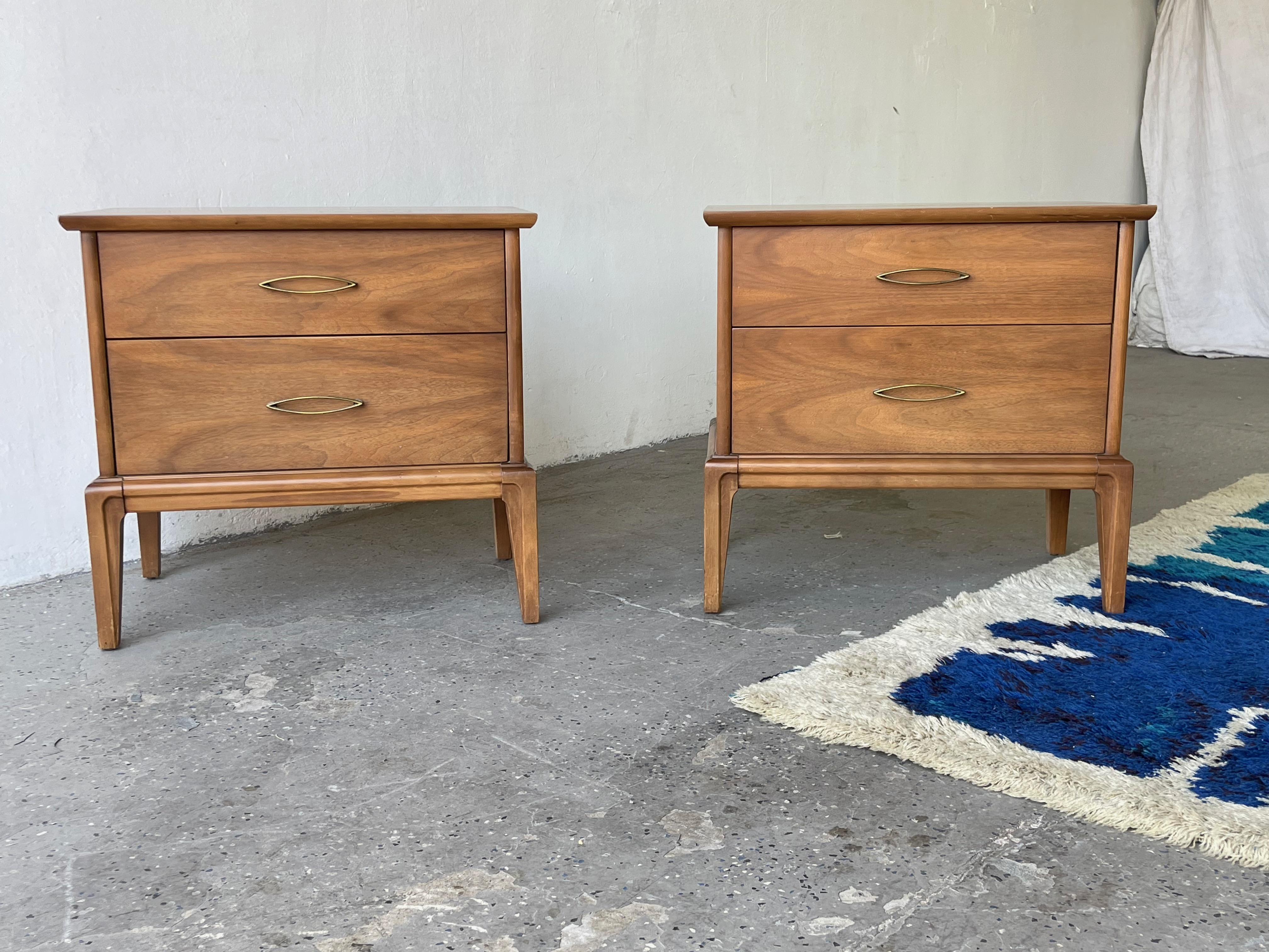 Pair of Mint Mid-Century Modern Nightstands with Cats Eye Pull 4