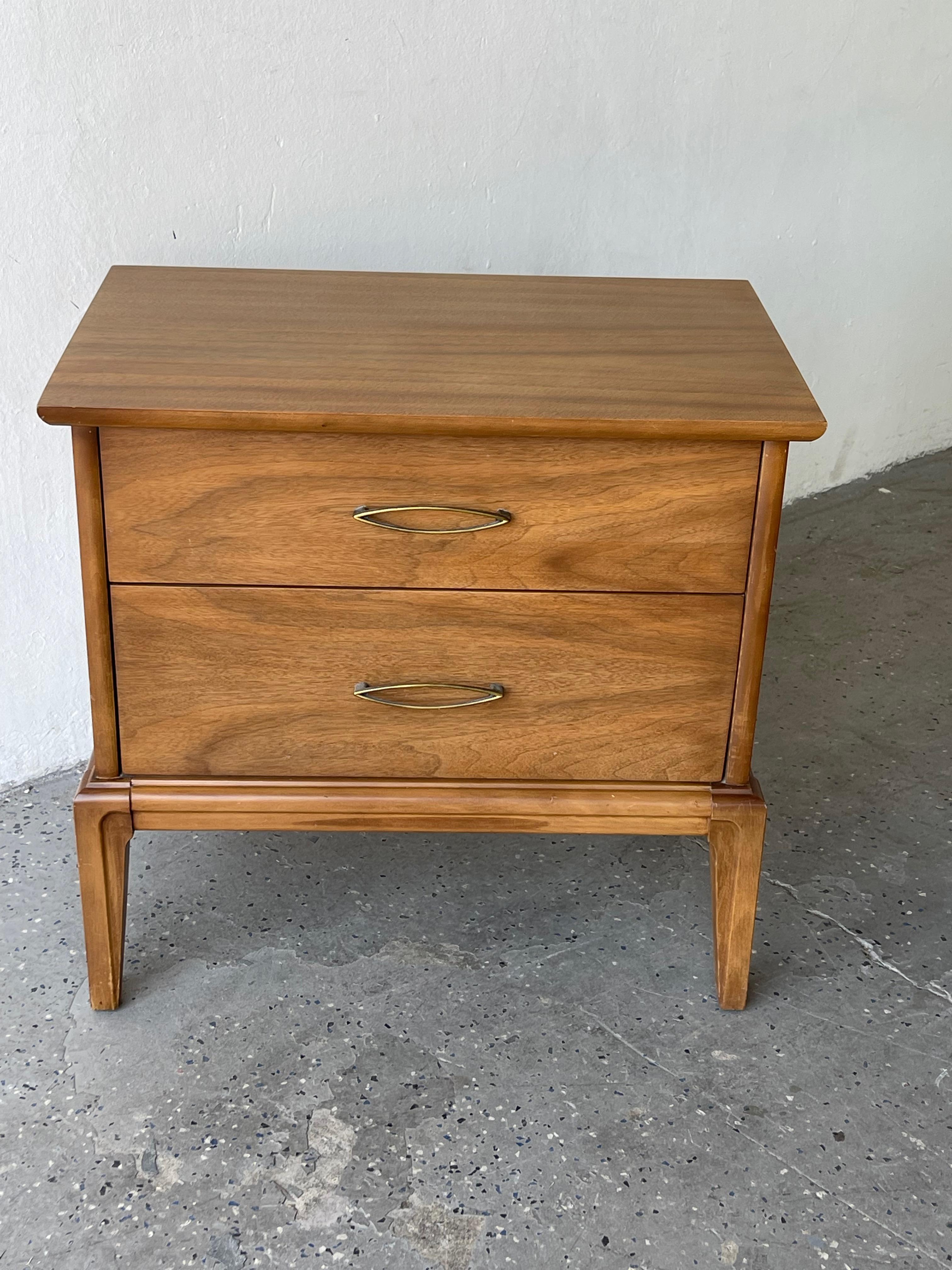 Mid-20th Century Pair of Mint Mid-Century Modern Nightstands with Cats Eye Pull