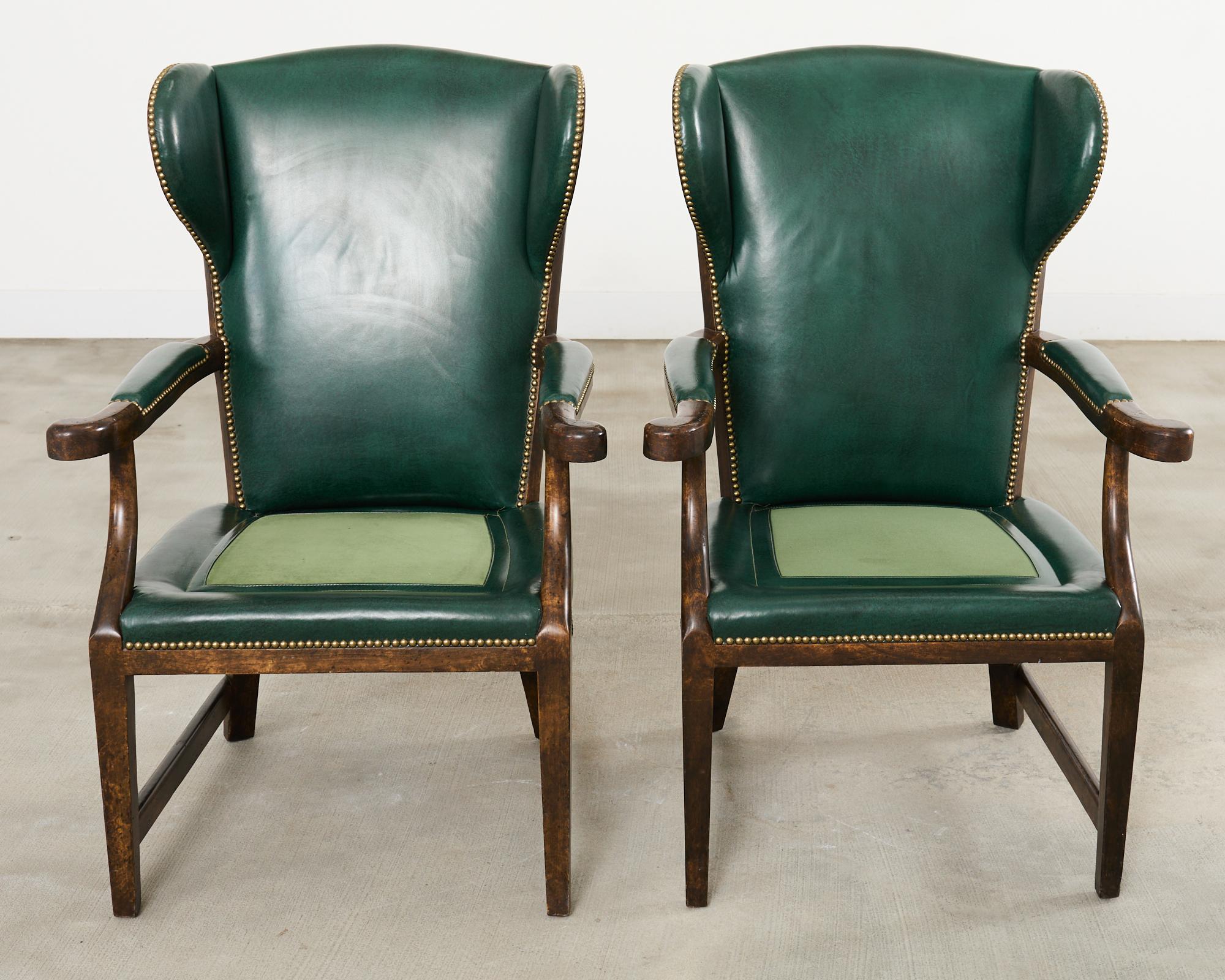 Paire de fauteuils de barbier en cuir de style Régence anglaise Minton-Spidell en vente 3