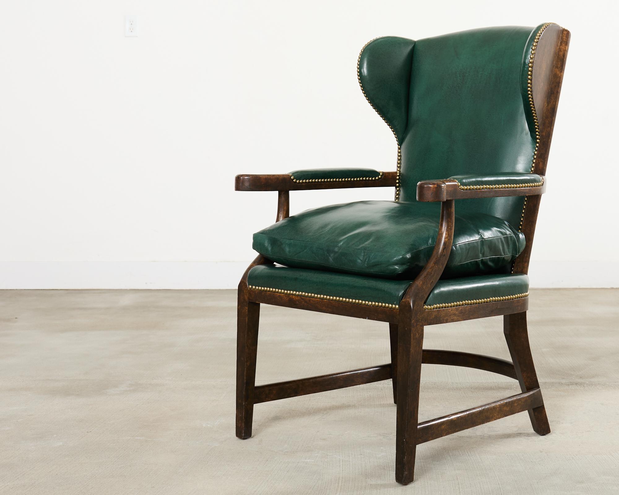 Paire de fauteuils de barbier en cuir de style Régence anglaise Minton-Spidell en vente 5