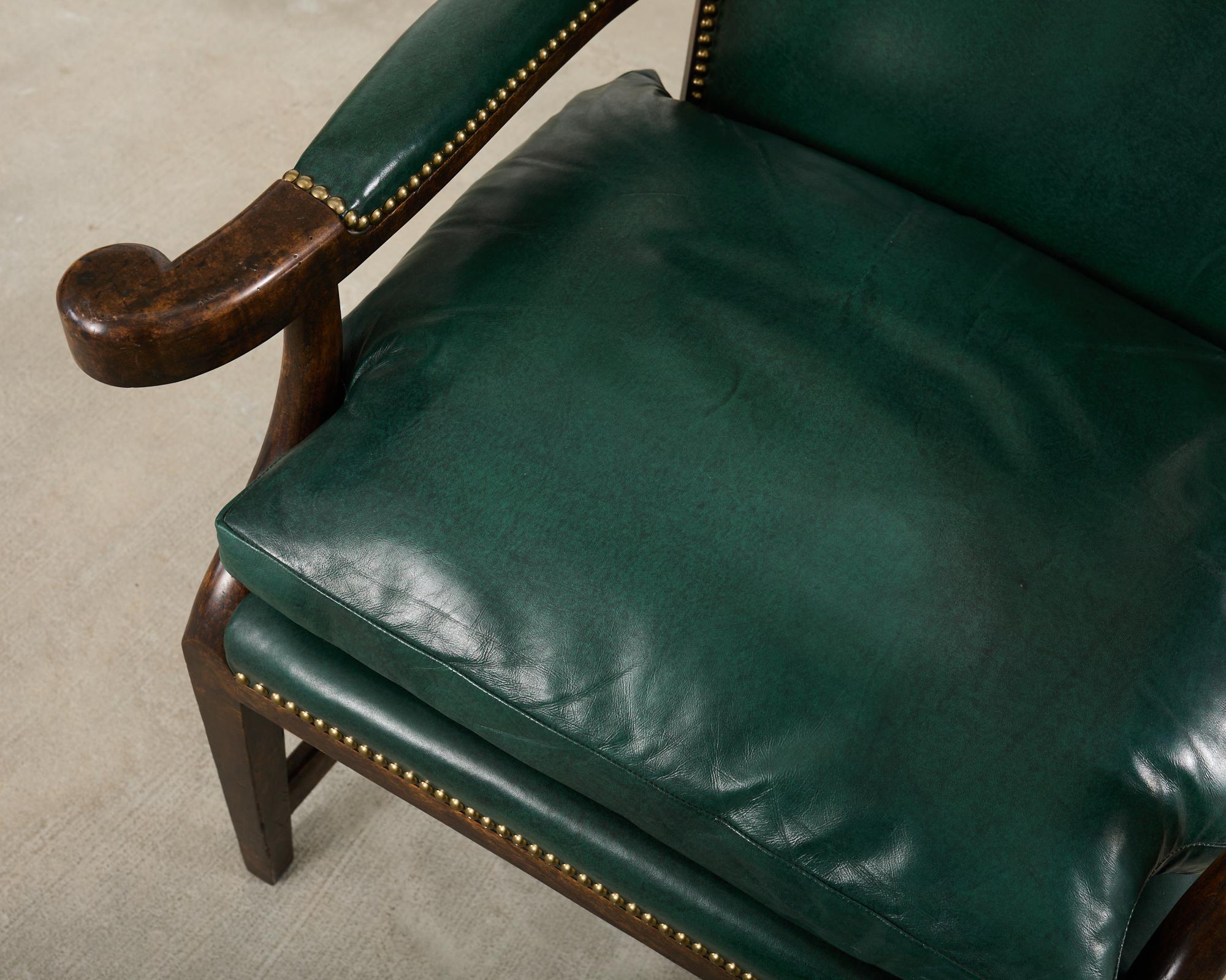 Paire de fauteuils de barbier en cuir de style Régence anglaise Minton-Spidell en vente 9
