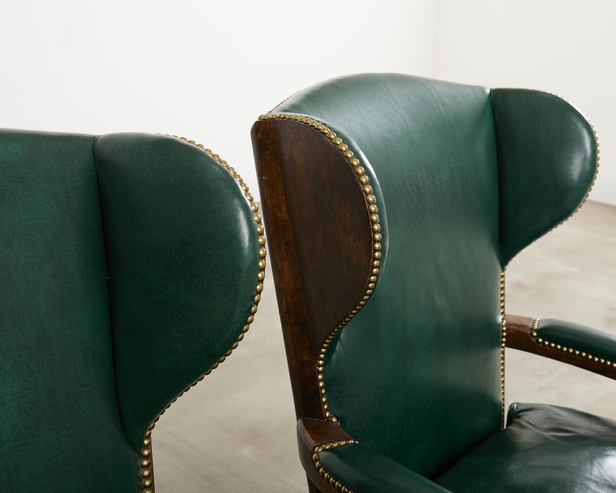 Paire de fauteuils de barbier en cuir de style Régence anglaise Minton-Spidell en vente 11