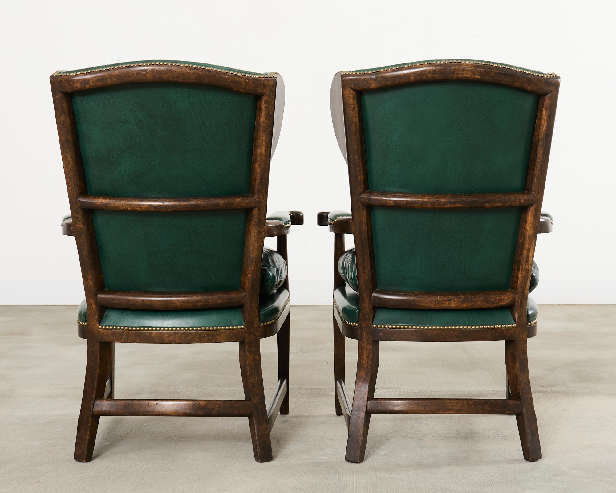Paire de fauteuils de barbier en cuir de style Régence anglaise Minton-Spidell en vente 12