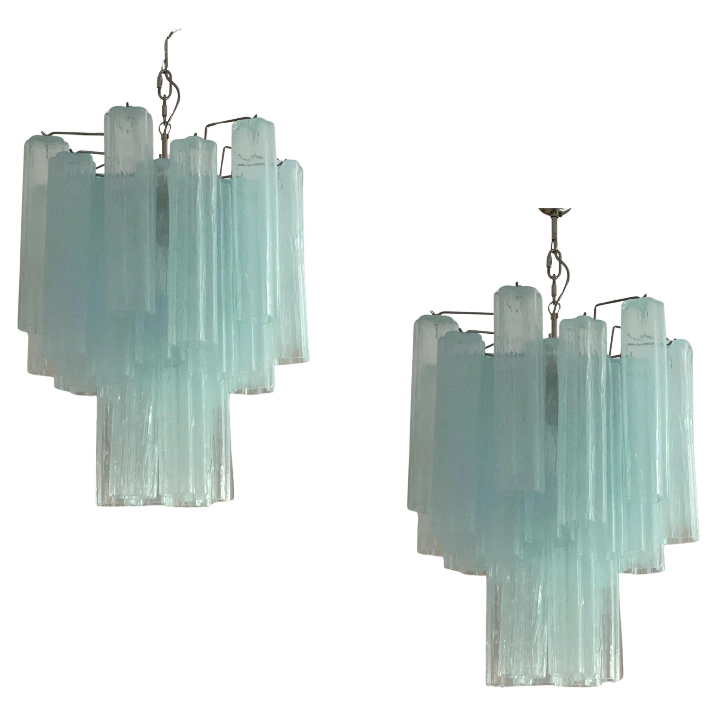 Coppia di lampadari di Murano nello stile di Venini. dimensioni medio-piccole.