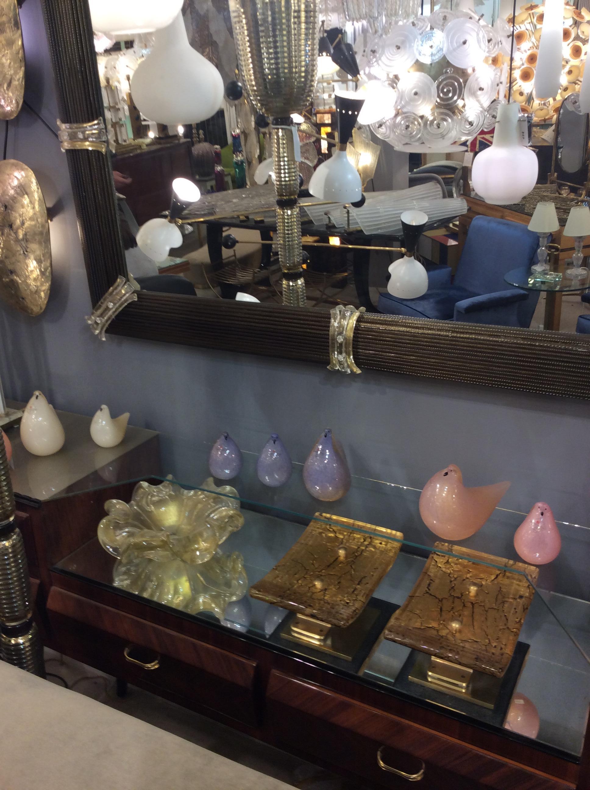 Paire de miroirs en verre vénitien bronzé Bon état - En vente à London, GB