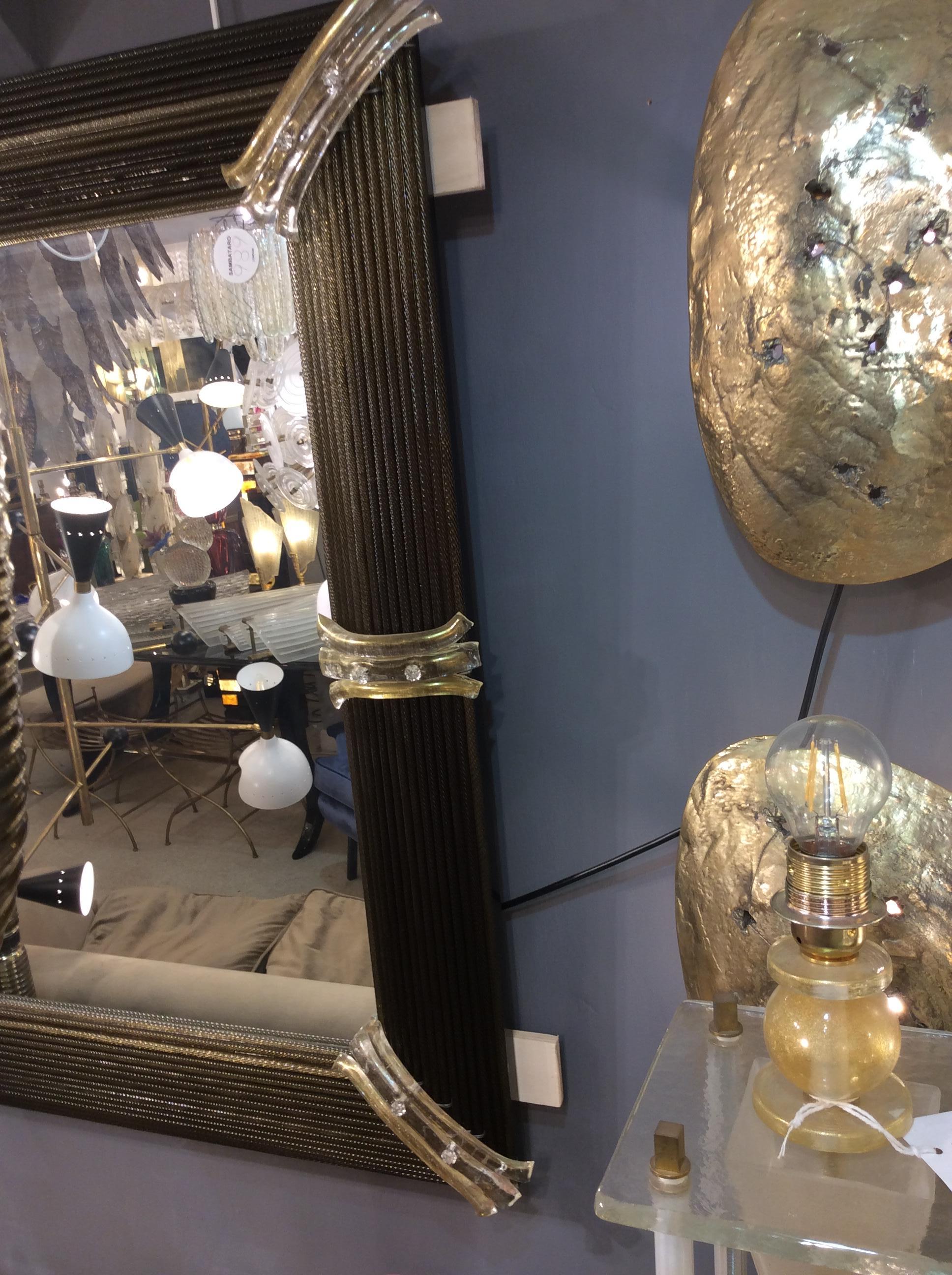 20ième siècle Paire de miroirs en verre vénitien bronzé en vente